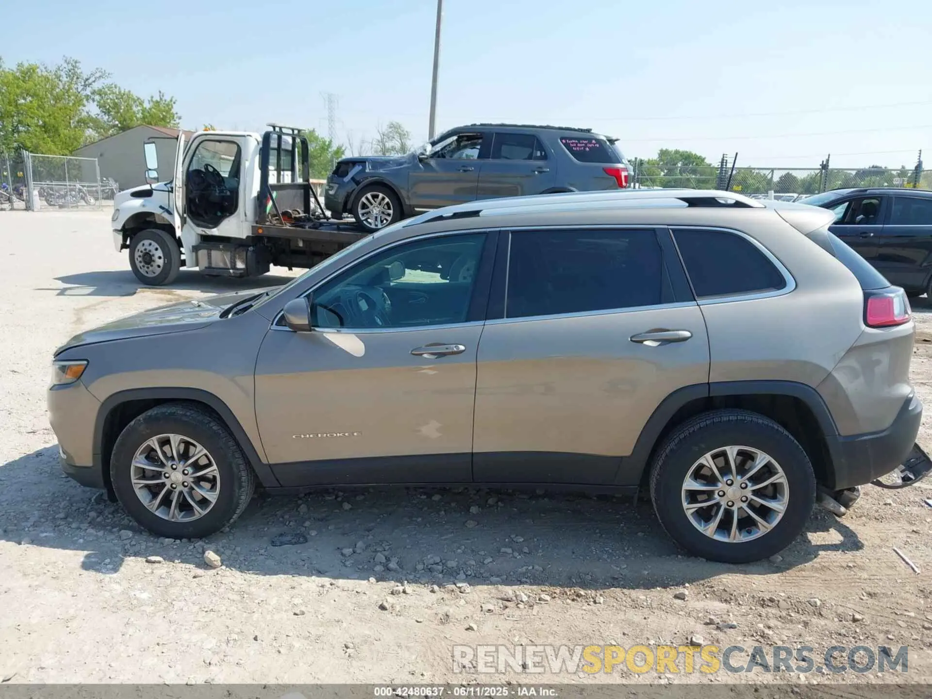 14 Photograph of a damaged car 1C4PJMLN8KD148533 JEEP CHEROKEE 2019