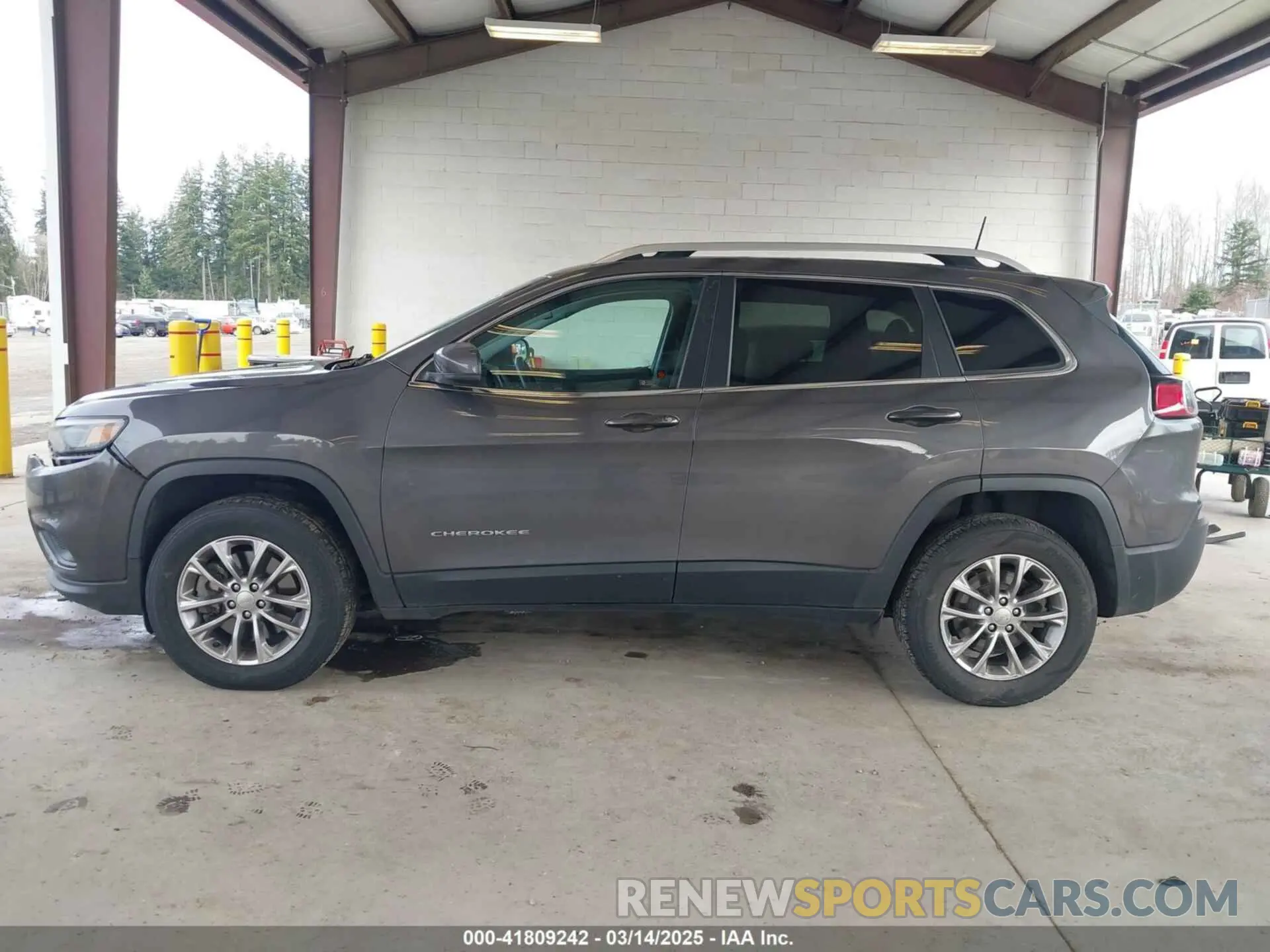 14 Photograph of a damaged car 1C4PJMLX0KD108416 JEEP CHEROKEE 2019