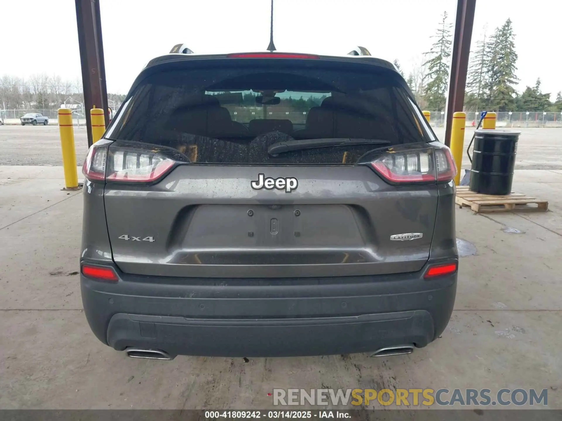 16 Photograph of a damaged car 1C4PJMLX0KD108416 JEEP CHEROKEE 2019