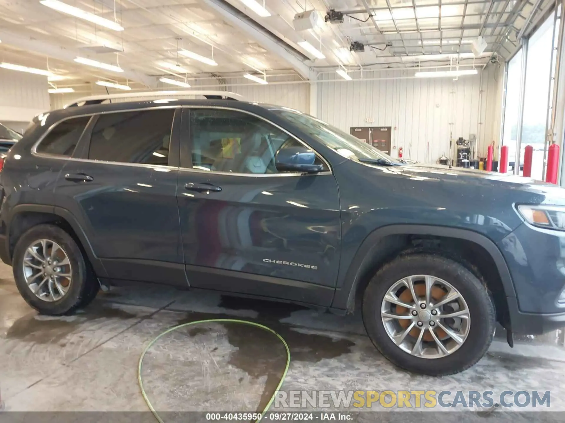 13 Photograph of a damaged car 1C4PJMLX0KD361879 JEEP CHEROKEE 2019