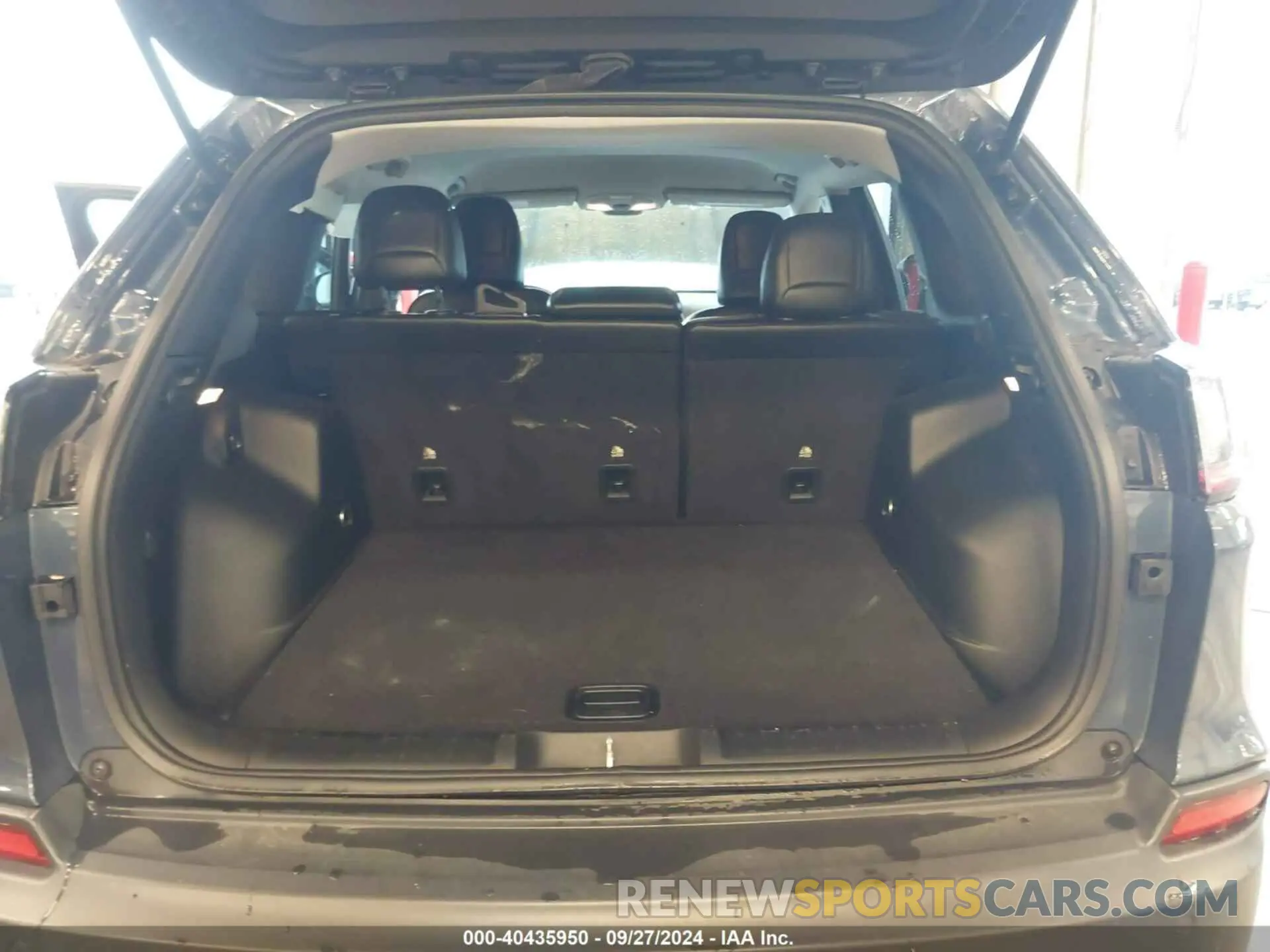 17 Photograph of a damaged car 1C4PJMLX0KD361879 JEEP CHEROKEE 2019