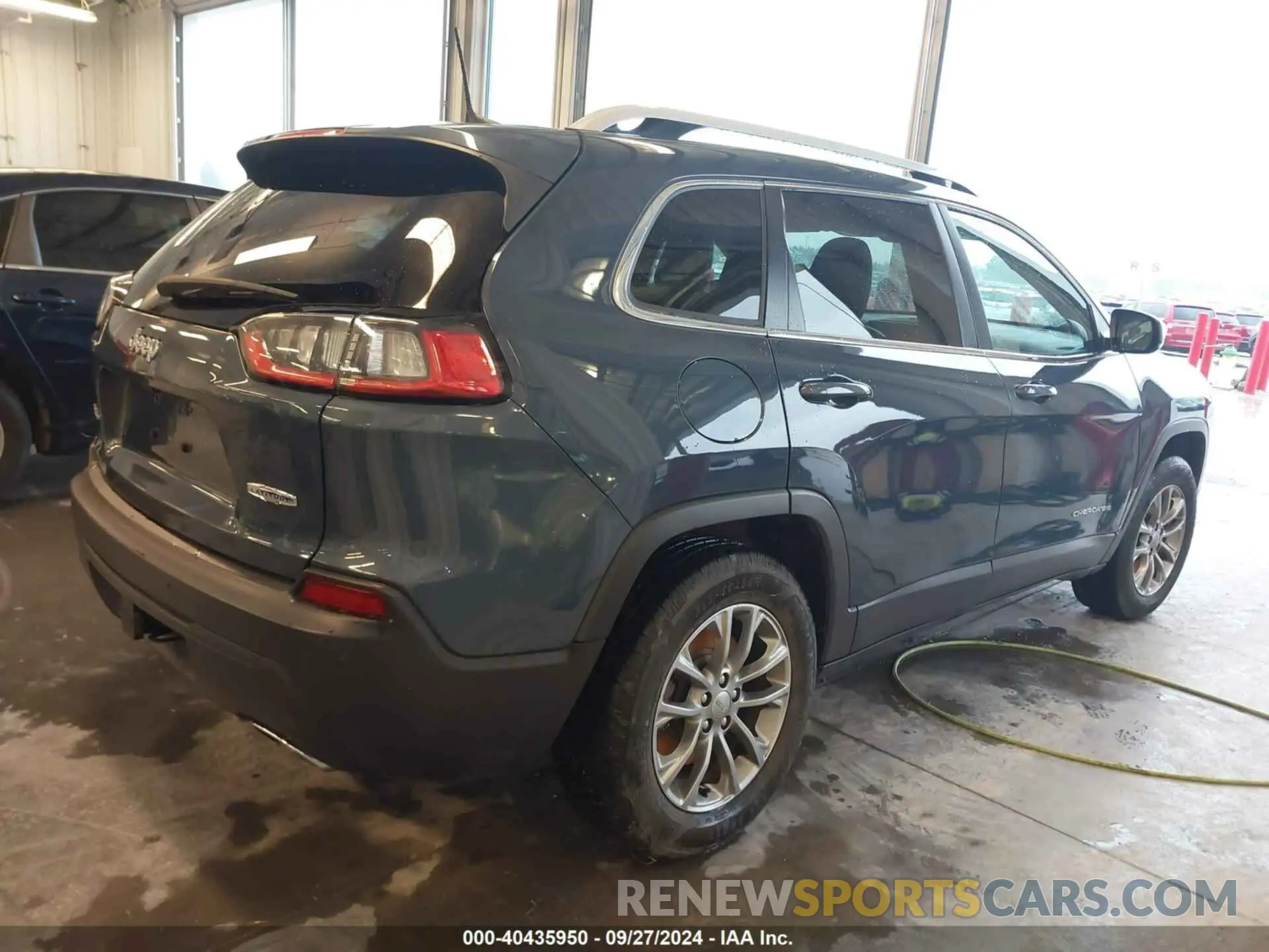 4 Photograph of a damaged car 1C4PJMLX0KD361879 JEEP CHEROKEE 2019
