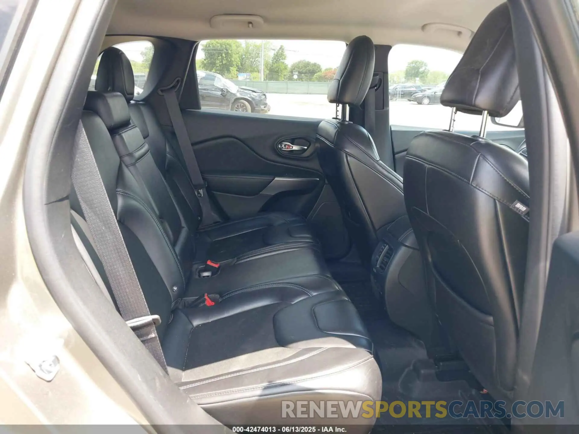 8 Фотография поврежденного автомобиля 1C4PJMLX3KD105008 JEEP CHEROKEE 2019