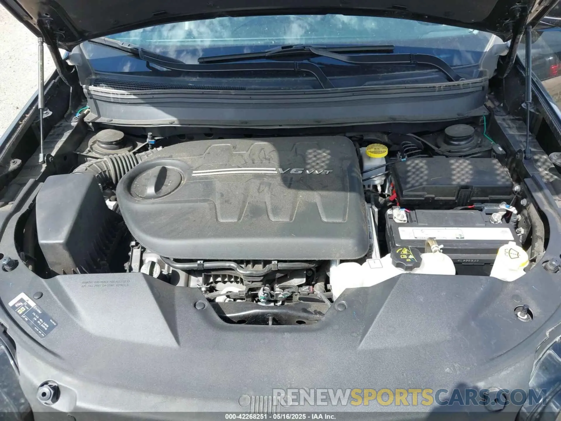 10 Photograph of a damaged car 1C4PJMLX3KD382922 JEEP CHEROKEE 2019