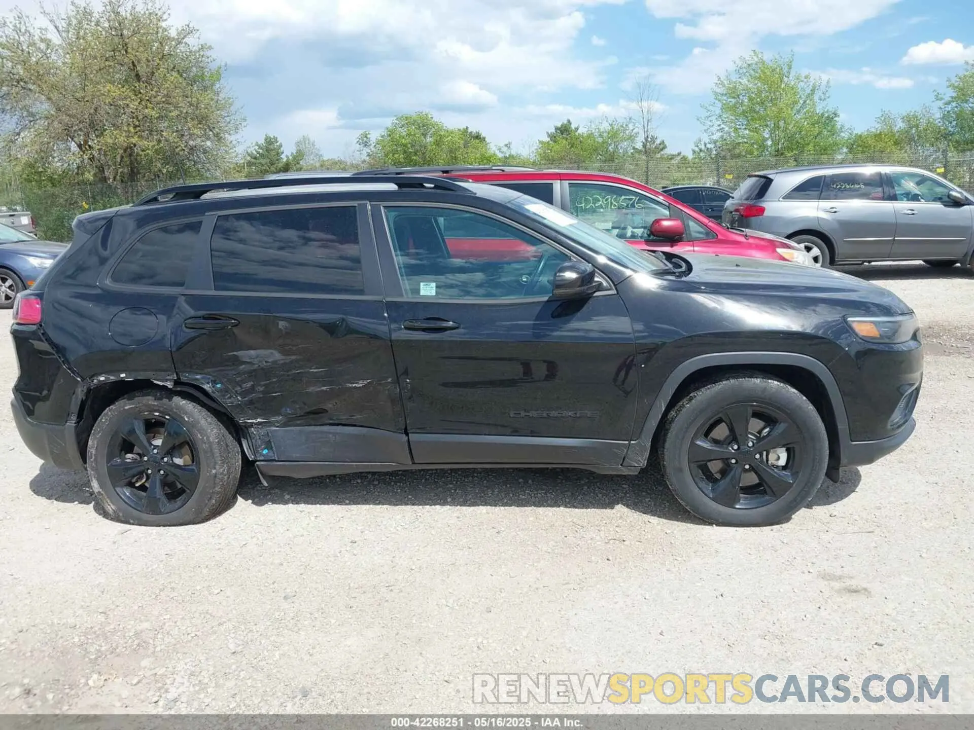 13 Photograph of a damaged car 1C4PJMLX3KD382922 JEEP CHEROKEE 2019