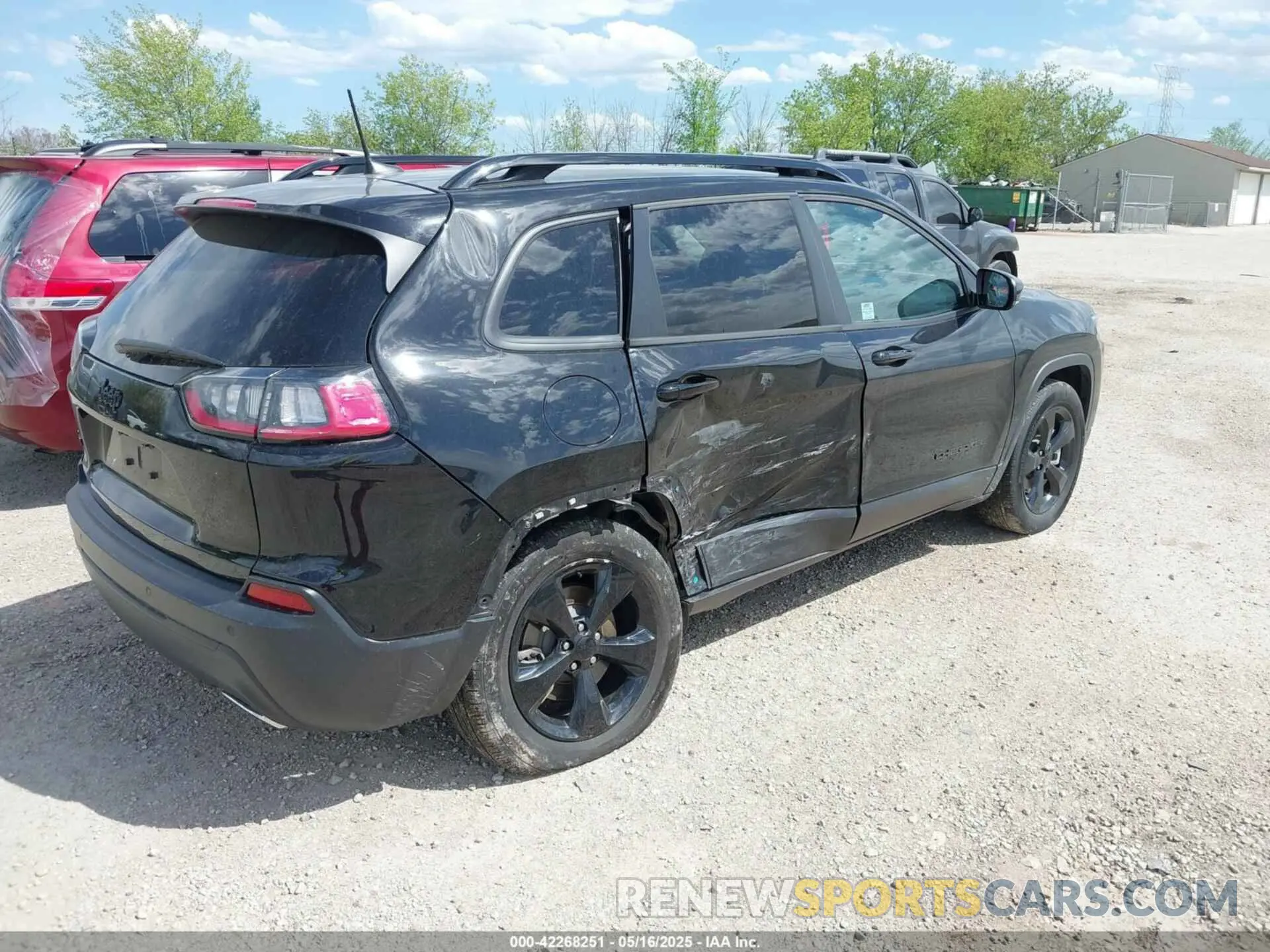 4 Photograph of a damaged car 1C4PJMLX3KD382922 JEEP CHEROKEE 2019