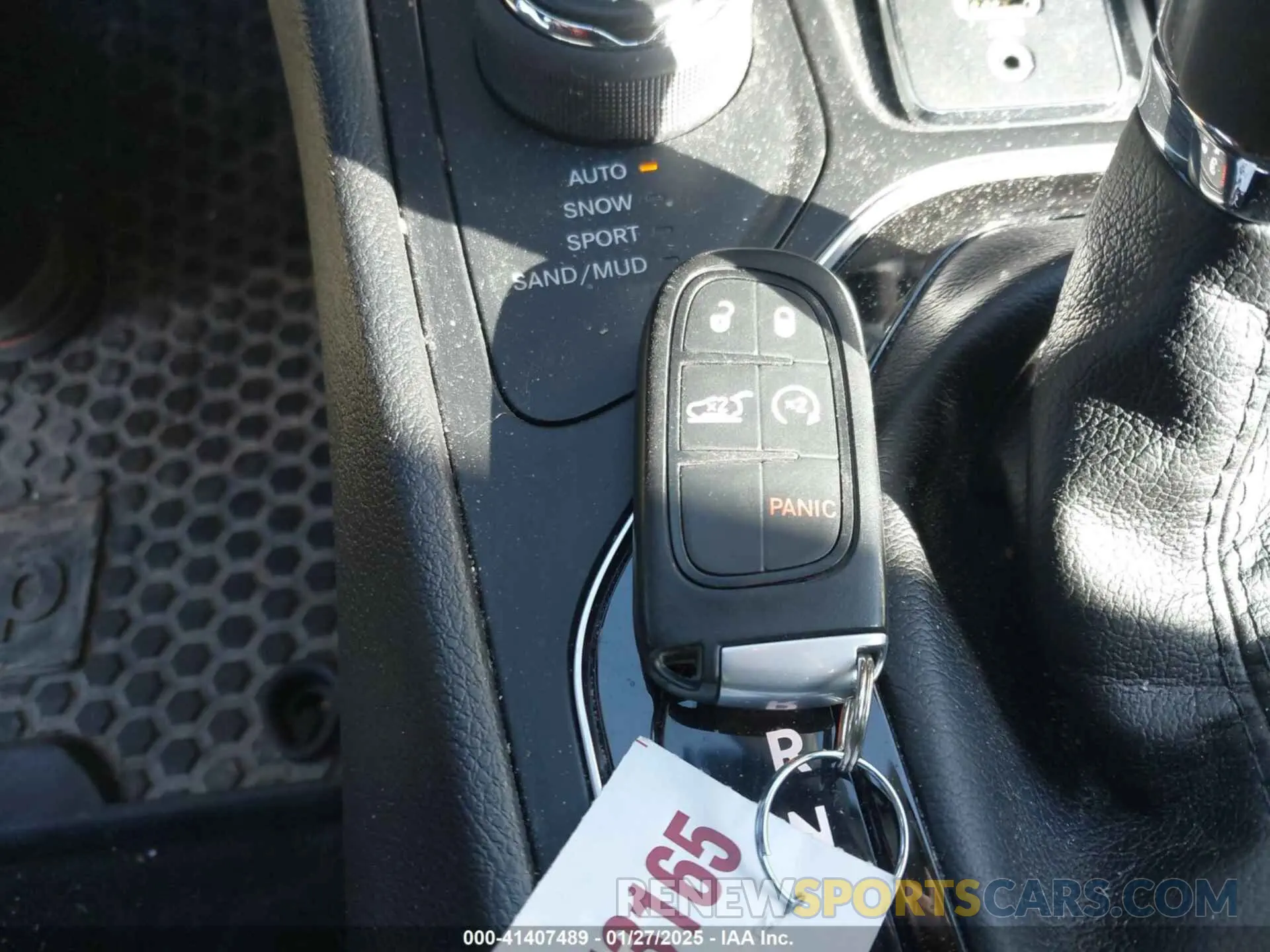 11 Photograph of a damaged car 1C4PJMLX5KD369346 JEEP CHEROKEE 2019