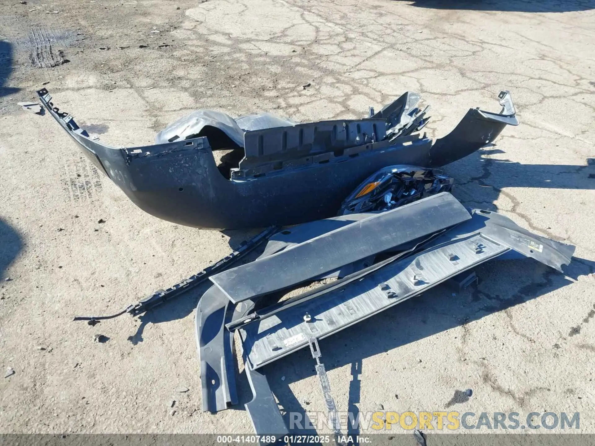12 Photograph of a damaged car 1C4PJMLX5KD369346 JEEP CHEROKEE 2019