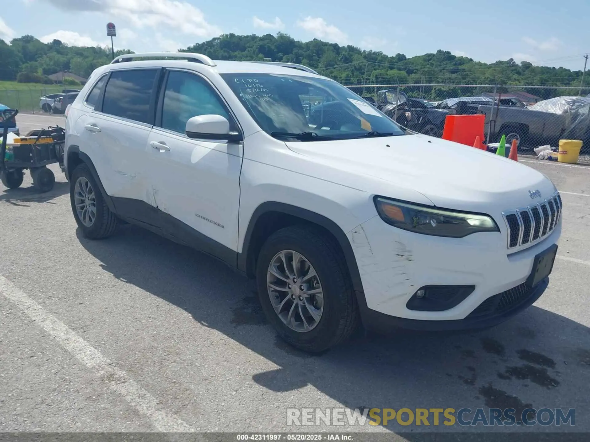 1 Photograph of a damaged car 1C4PJMLX5KD471438 JEEP CHEROKEE 2019