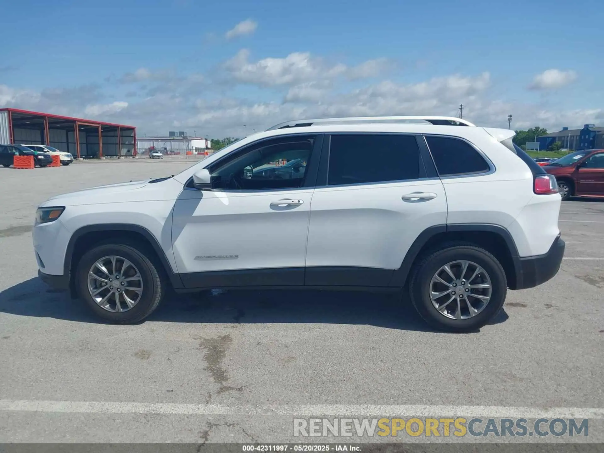 13 Photograph of a damaged car 1C4PJMLX5KD471438 JEEP CHEROKEE 2019