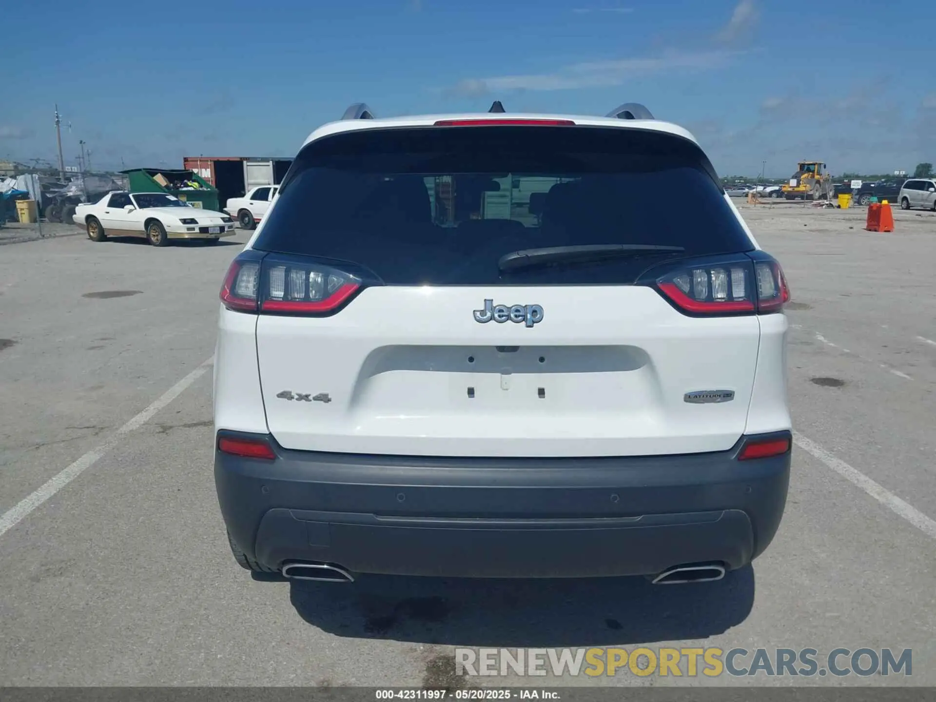 15 Photograph of a damaged car 1C4PJMLX5KD471438 JEEP CHEROKEE 2019