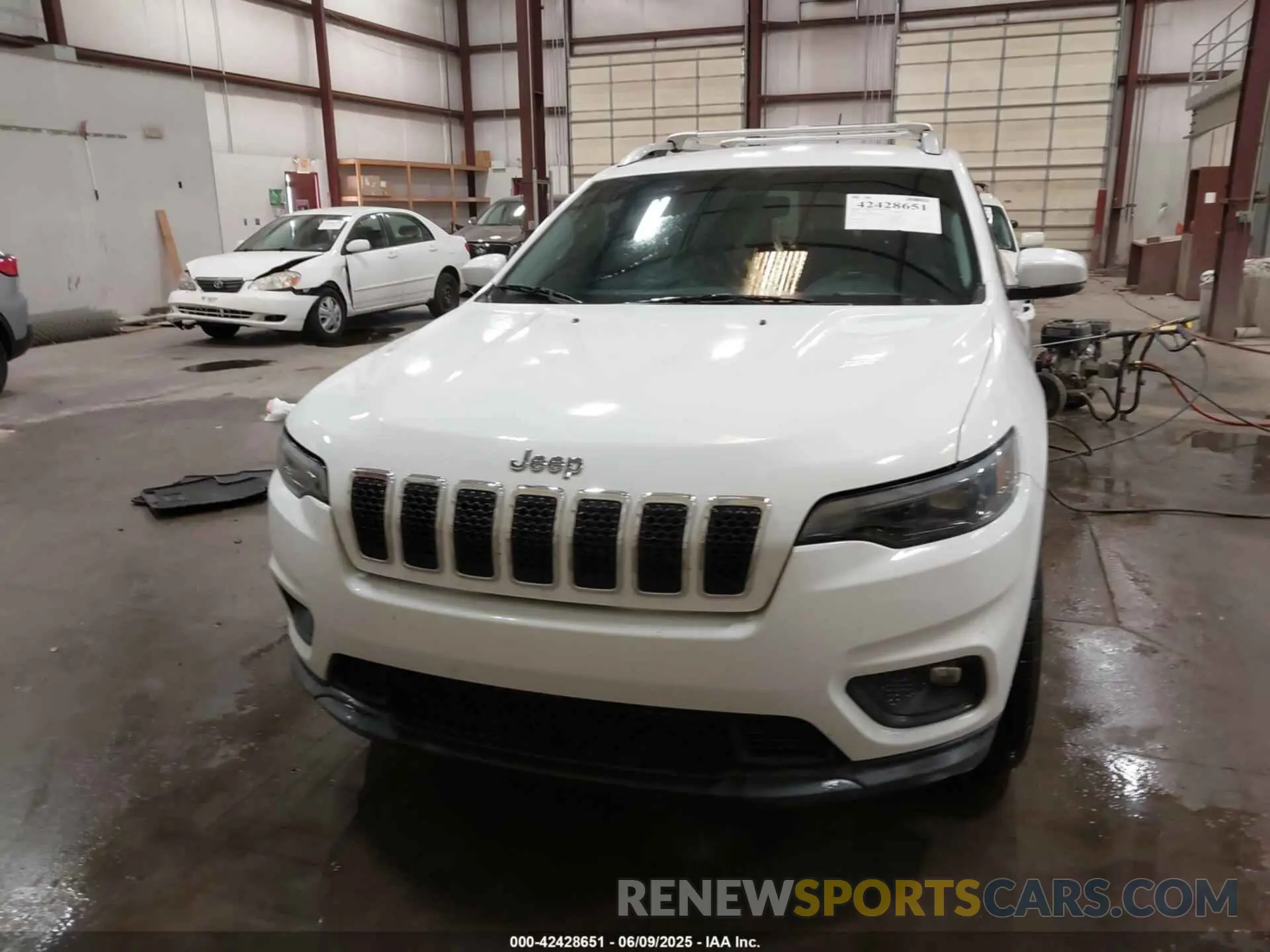 12 Фотография поврежденного автомобиля 1C4PJMLX8KD484233 JEEP CHEROKEE 2019