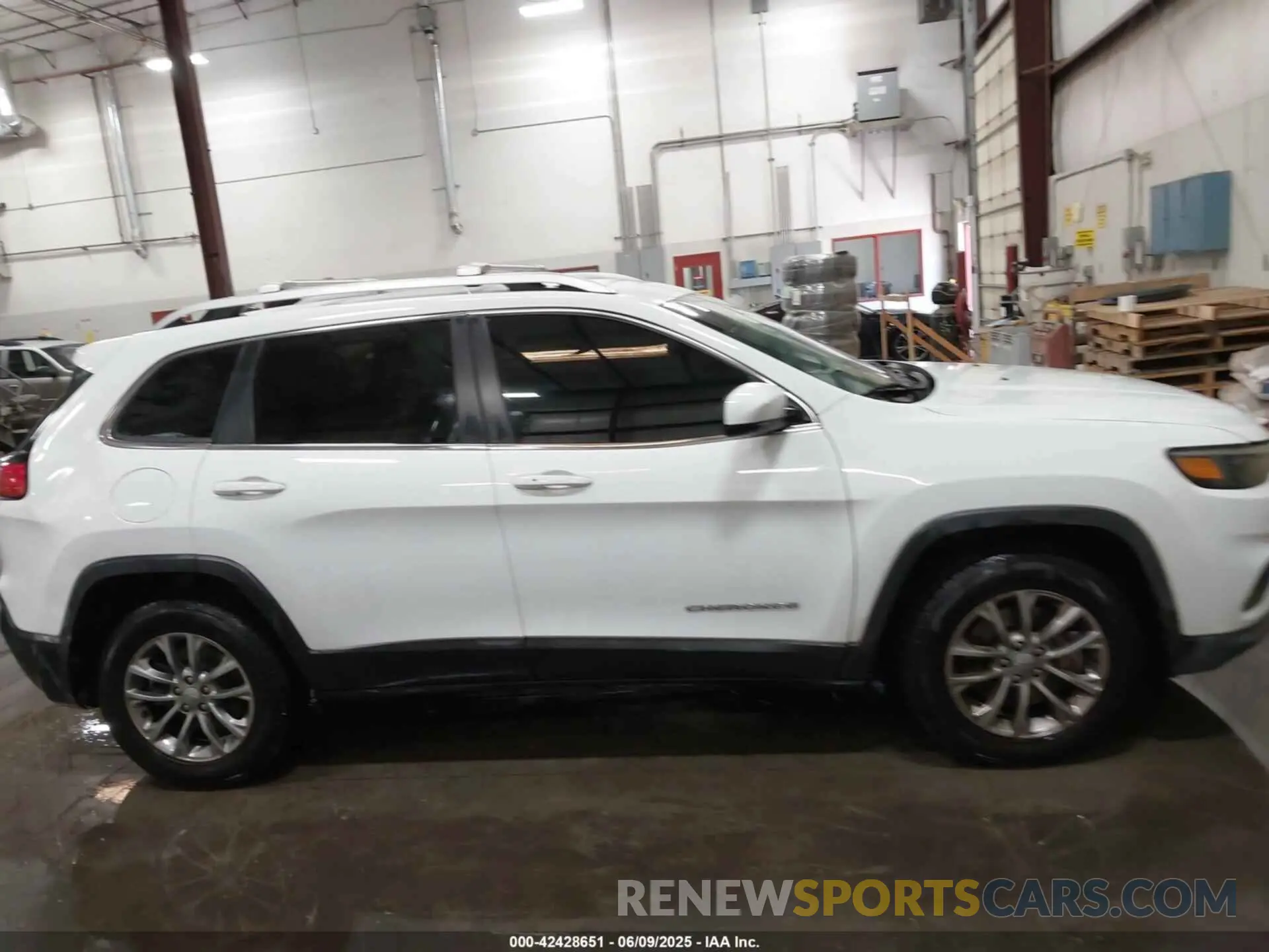 13 Фотография поврежденного автомобиля 1C4PJMLX8KD484233 JEEP CHEROKEE 2019
