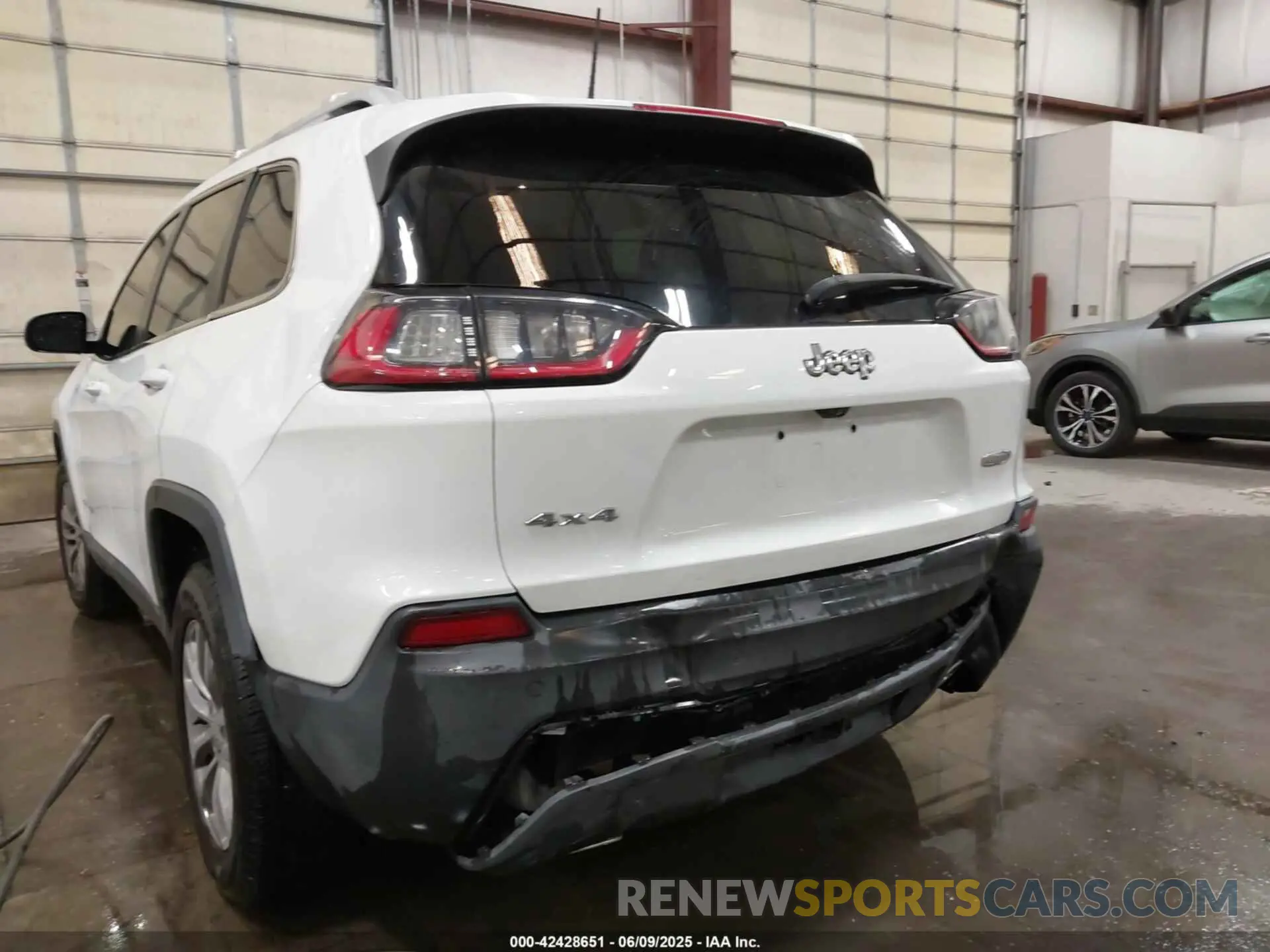 17 Фотография поврежденного автомобиля 1C4PJMLX8KD484233 JEEP CHEROKEE 2019