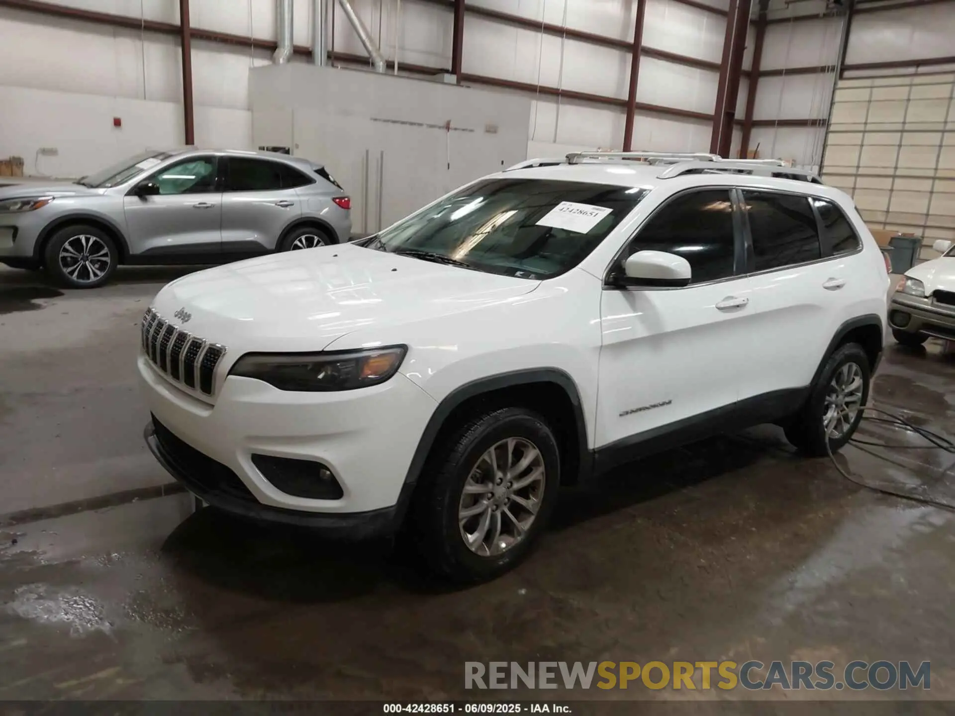 2 Фотография поврежденного автомобиля 1C4PJMLX8KD484233 JEEP CHEROKEE 2019