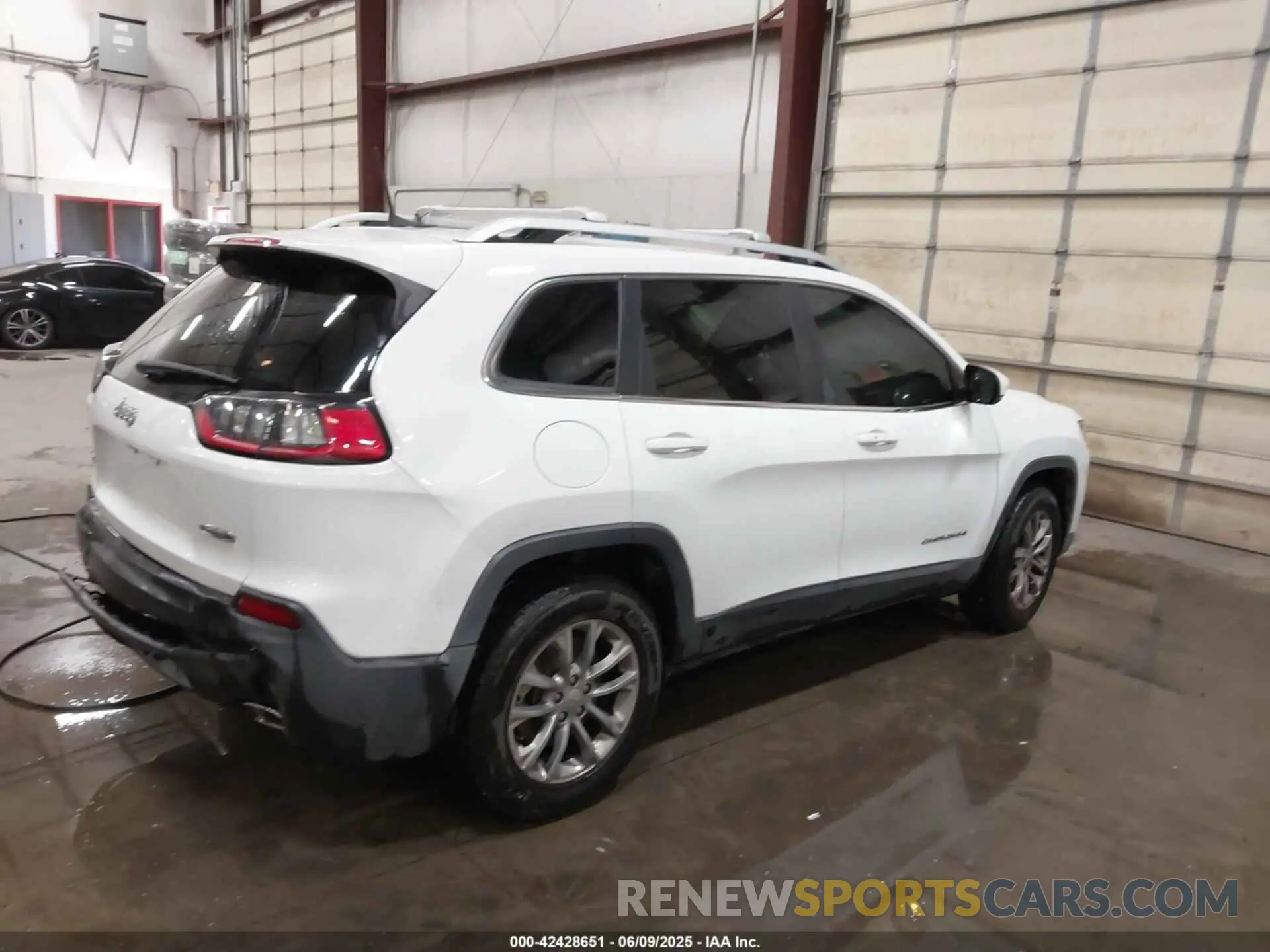 4 Фотография поврежденного автомобиля 1C4PJMLX8KD484233 JEEP CHEROKEE 2019