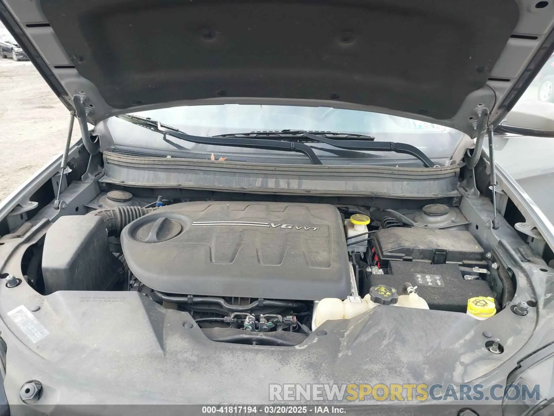 10 Photograph of a damaged car 1C4PJMLX9KD445960 JEEP CHEROKEE 2019