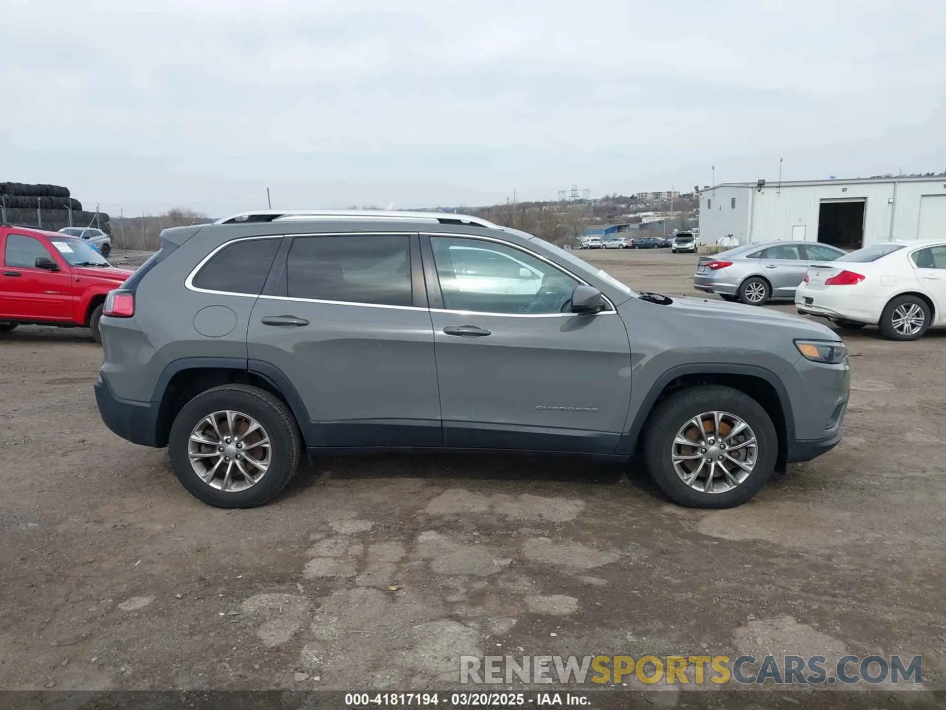 13 Photograph of a damaged car 1C4PJMLX9KD445960 JEEP CHEROKEE 2019