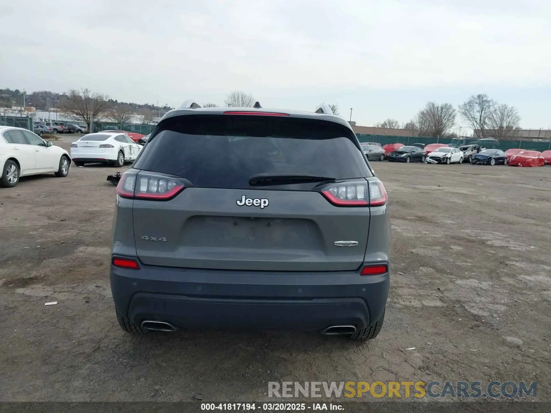 16 Photograph of a damaged car 1C4PJMLX9KD445960 JEEP CHEROKEE 2019