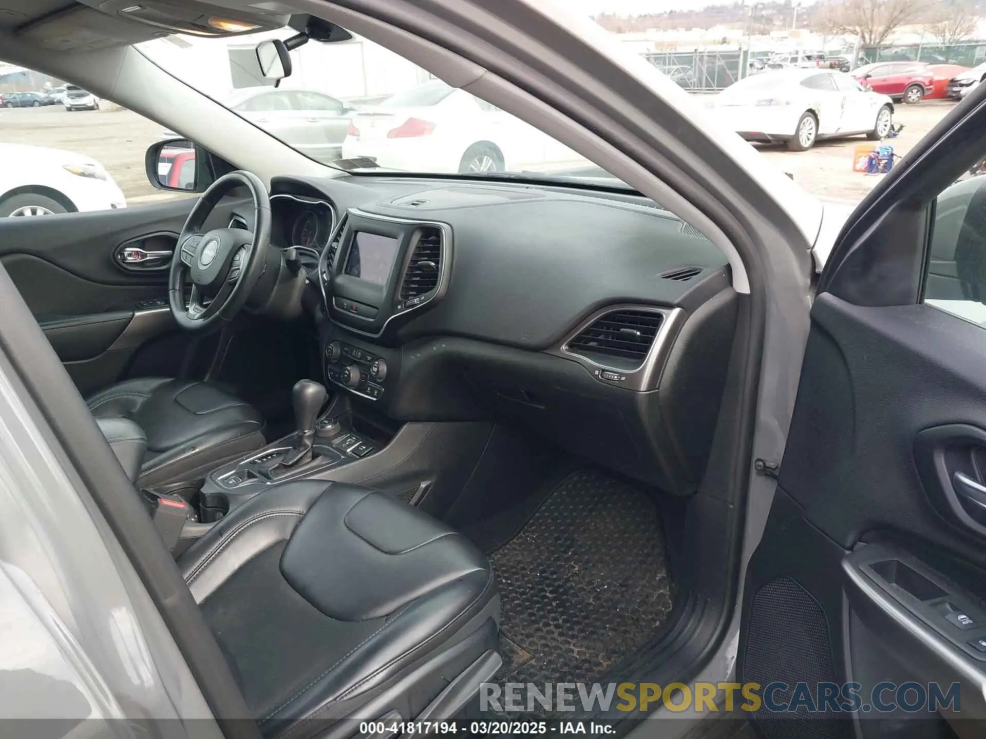 5 Photograph of a damaged car 1C4PJMLX9KD445960 JEEP CHEROKEE 2019