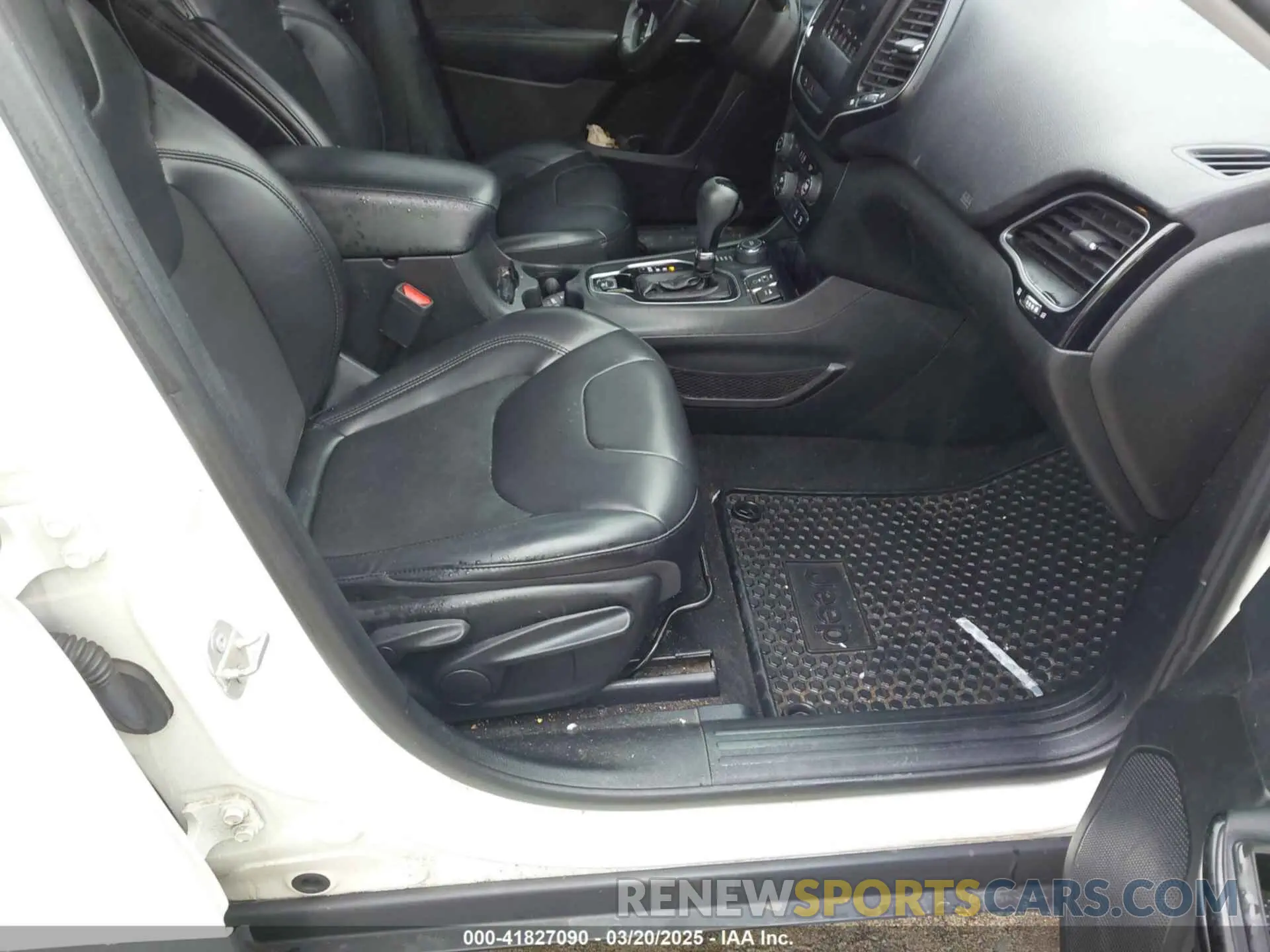 5 Photograph of a damaged car 1C4PJMLXXKD311619 JEEP CHEROKEE 2019