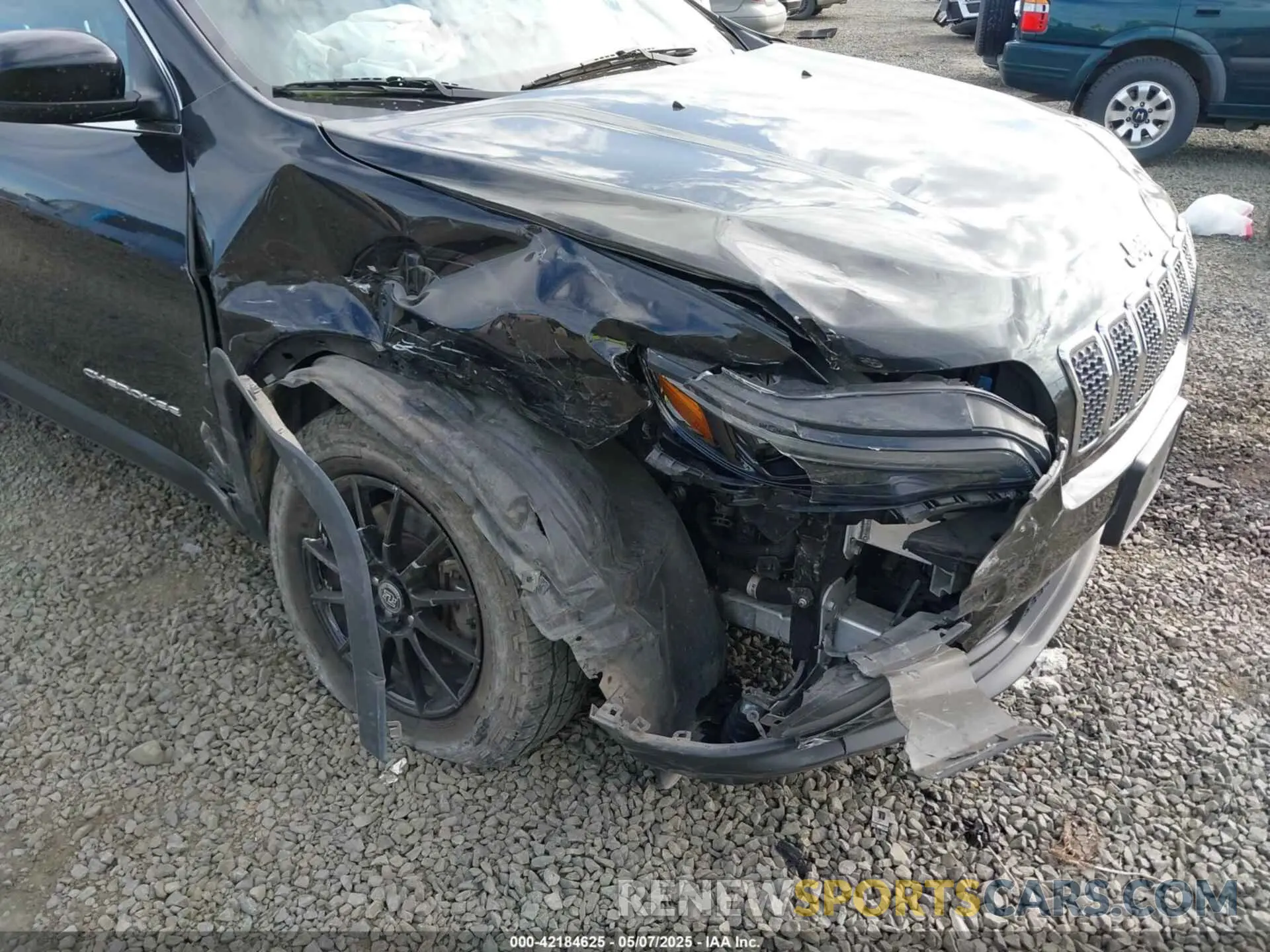 6 Фотография поврежденного автомобиля 1C4PJMLXXKD478076 JEEP CHEROKEE 2019