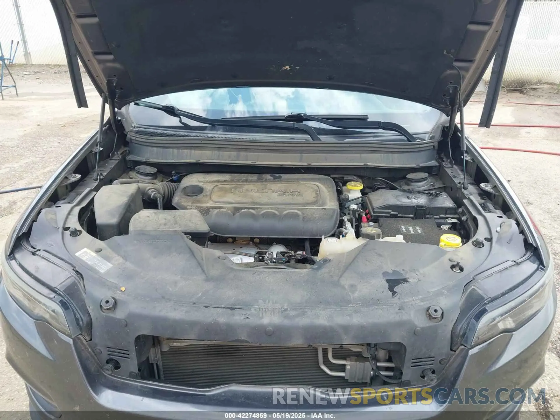 10 Photograph of a damaged car 1C4TJLLB7KD264787 JEEP CHEROKEE 2019