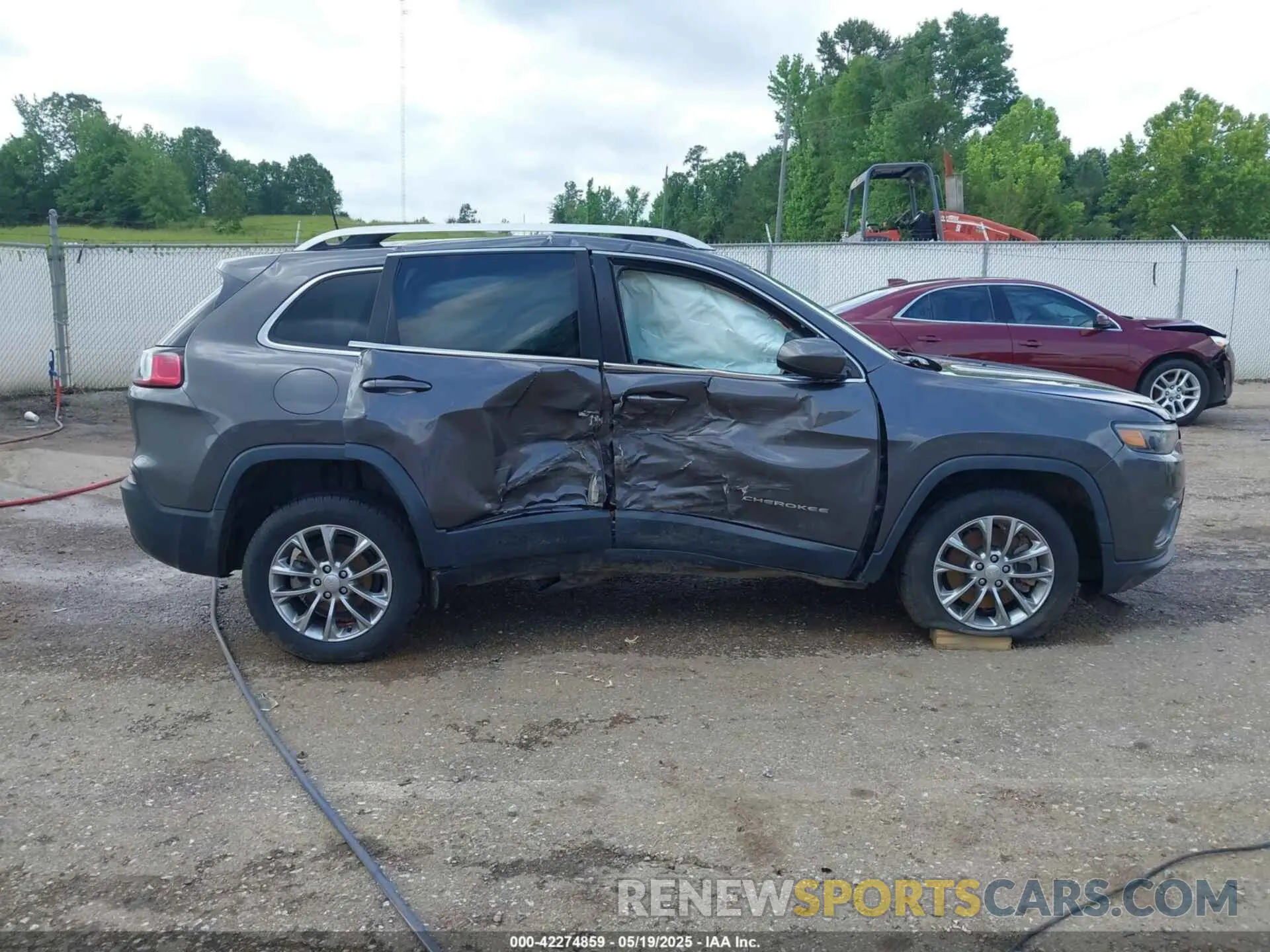 12 Photograph of a damaged car 1C4TJLLB7KD264787 JEEP CHEROKEE 2019