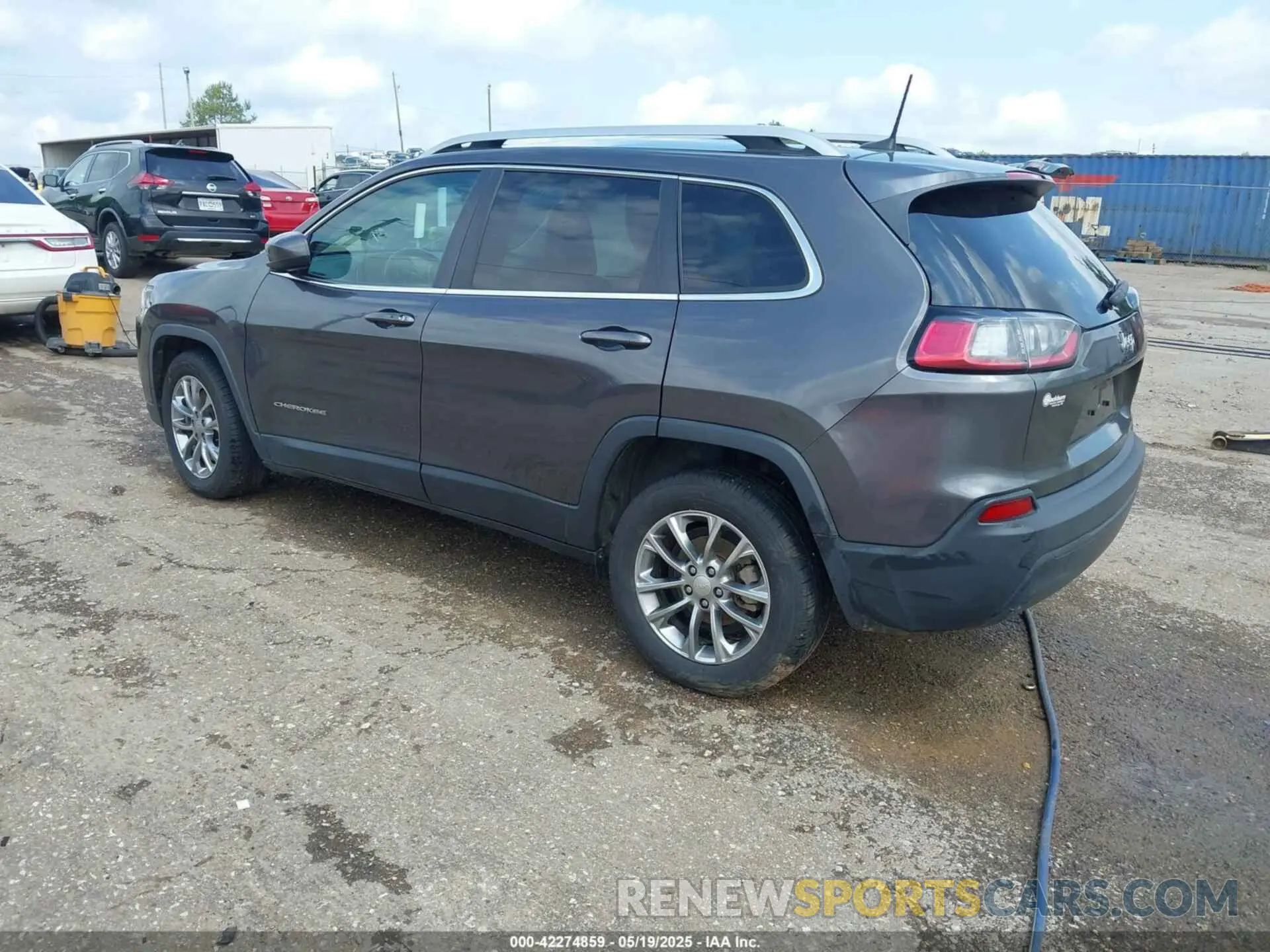 3 Photograph of a damaged car 1C4TJLLB7KD264787 JEEP CHEROKEE 2019