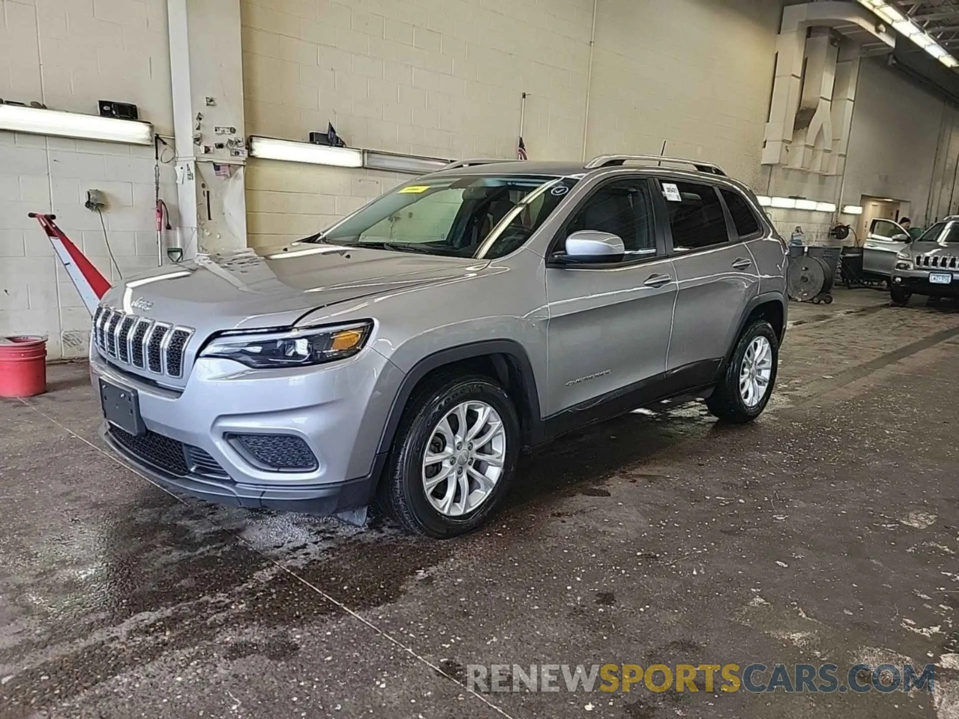 8 Photograph of a damaged car 1C4PJLCB1LD536043 JEEP CHEROKEE 2020