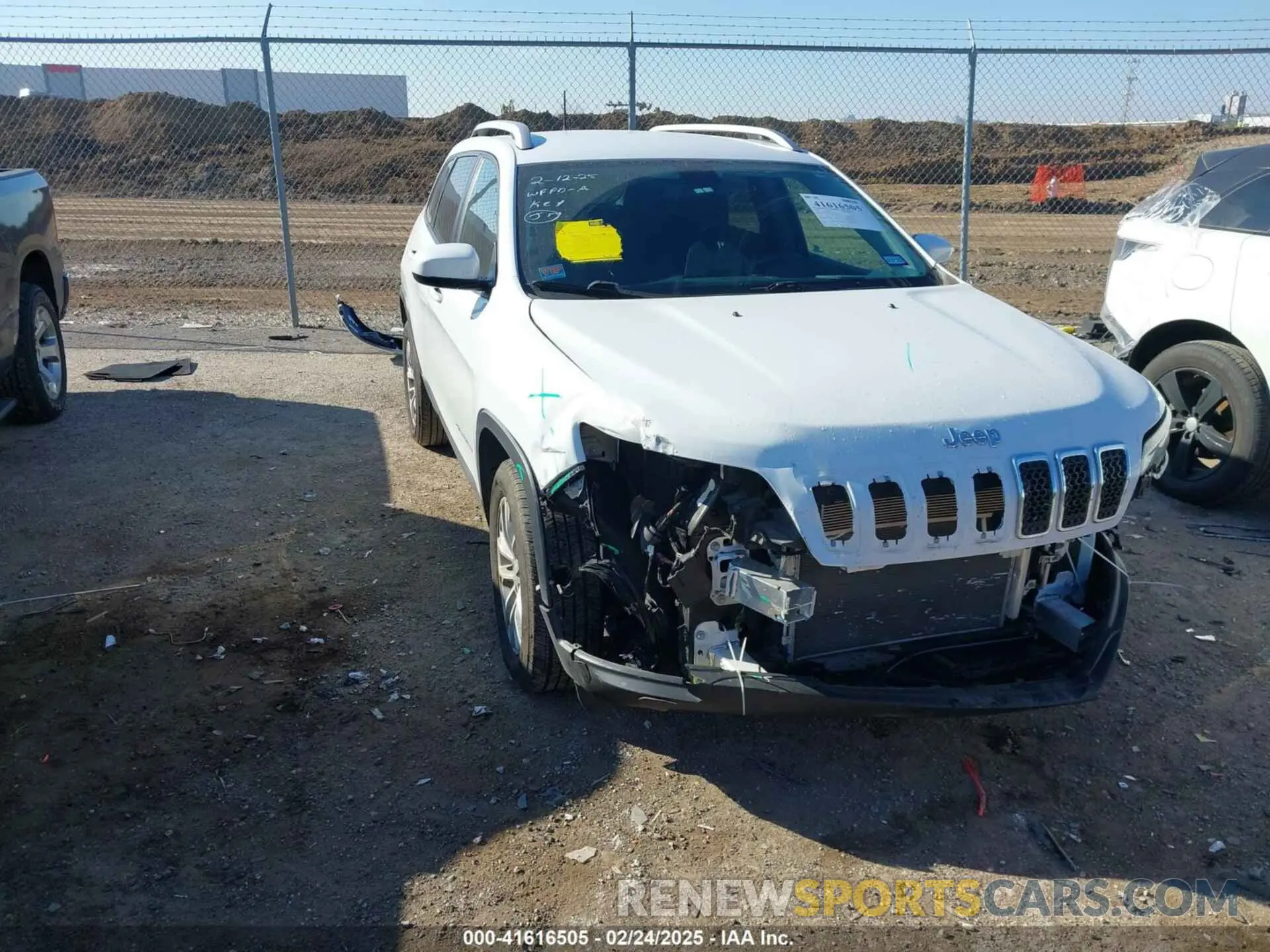 1 Фотография поврежденного автомобиля 1C4PJLCB2LD629458 JEEP CHEROKEE 2020