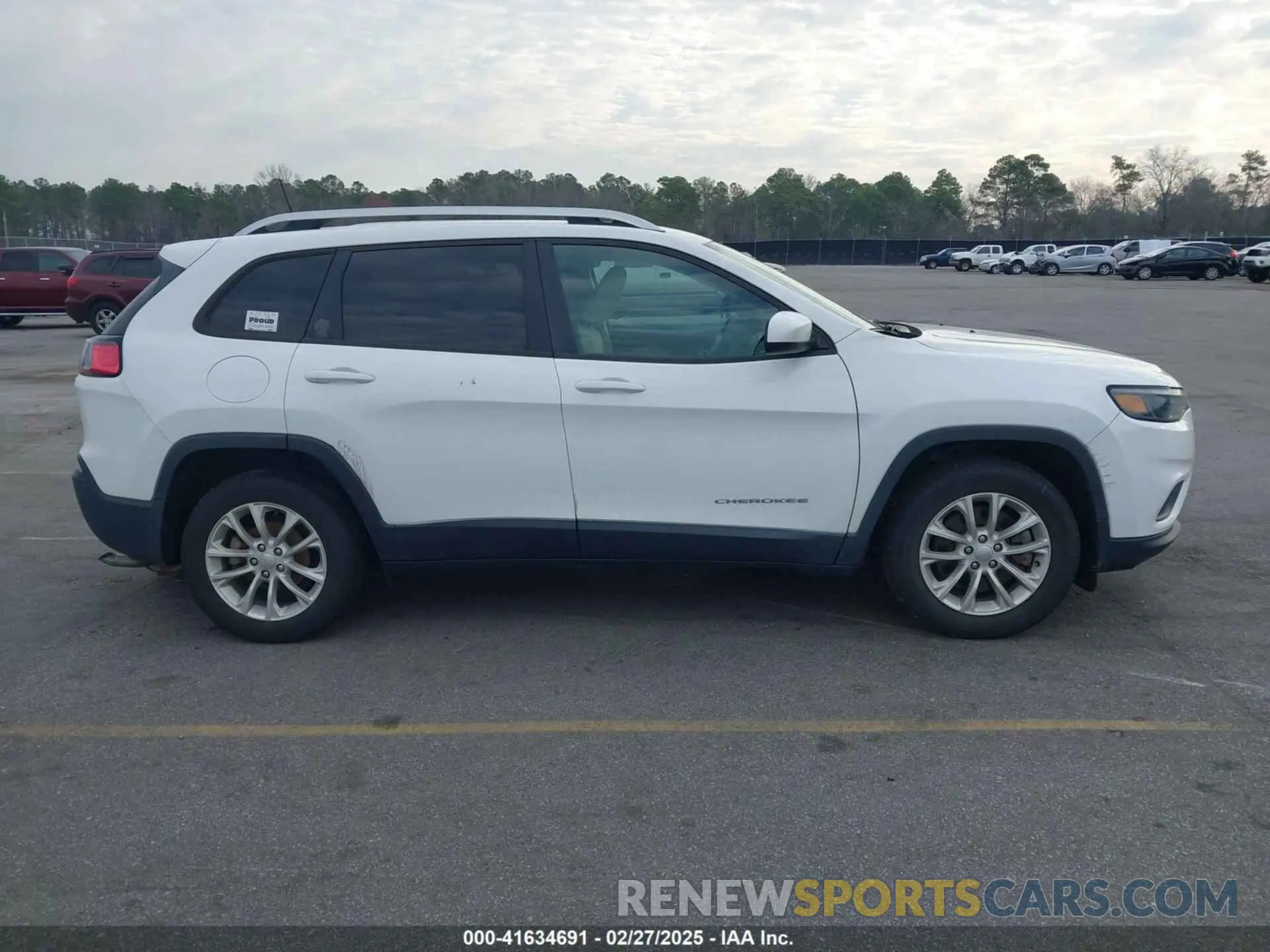 13 Photograph of a damaged car 1C4PJLCB5LD618650 JEEP CHEROKEE 2020