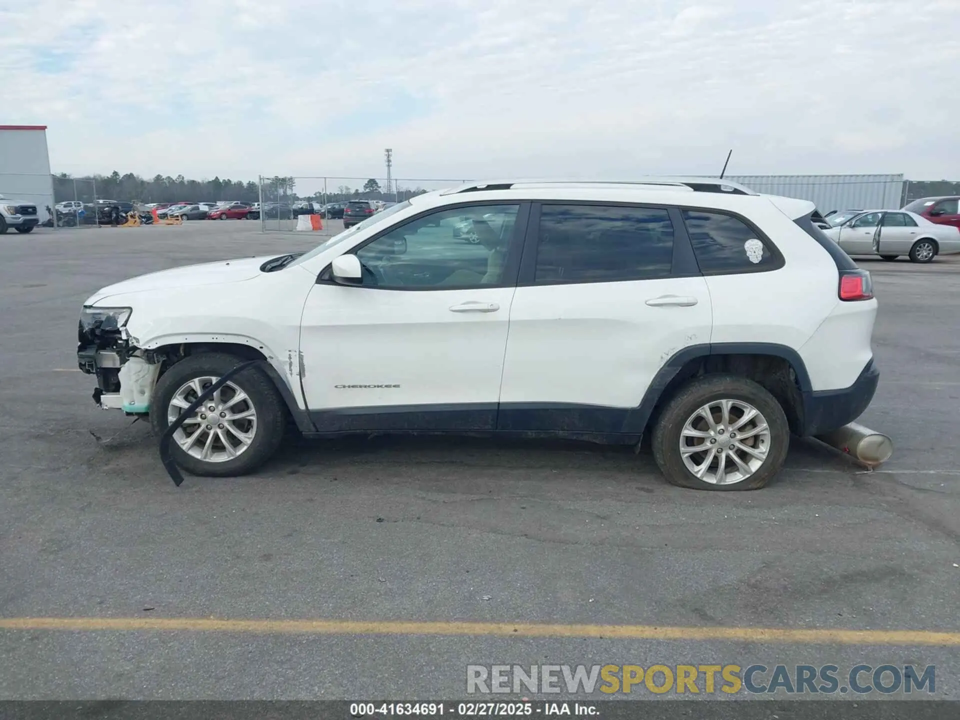 14 Photograph of a damaged car 1C4PJLCB5LD618650 JEEP CHEROKEE 2020