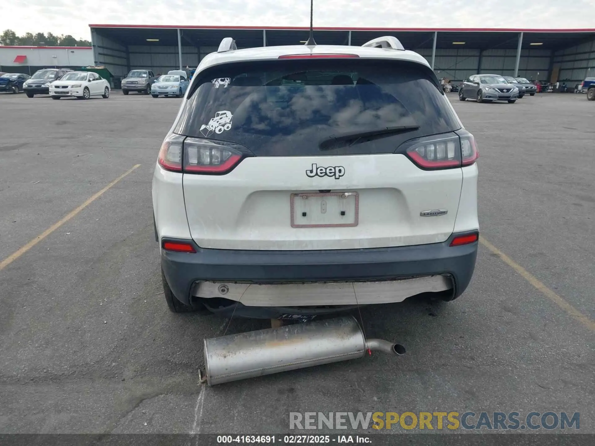 16 Photograph of a damaged car 1C4PJLCB5LD618650 JEEP CHEROKEE 2020