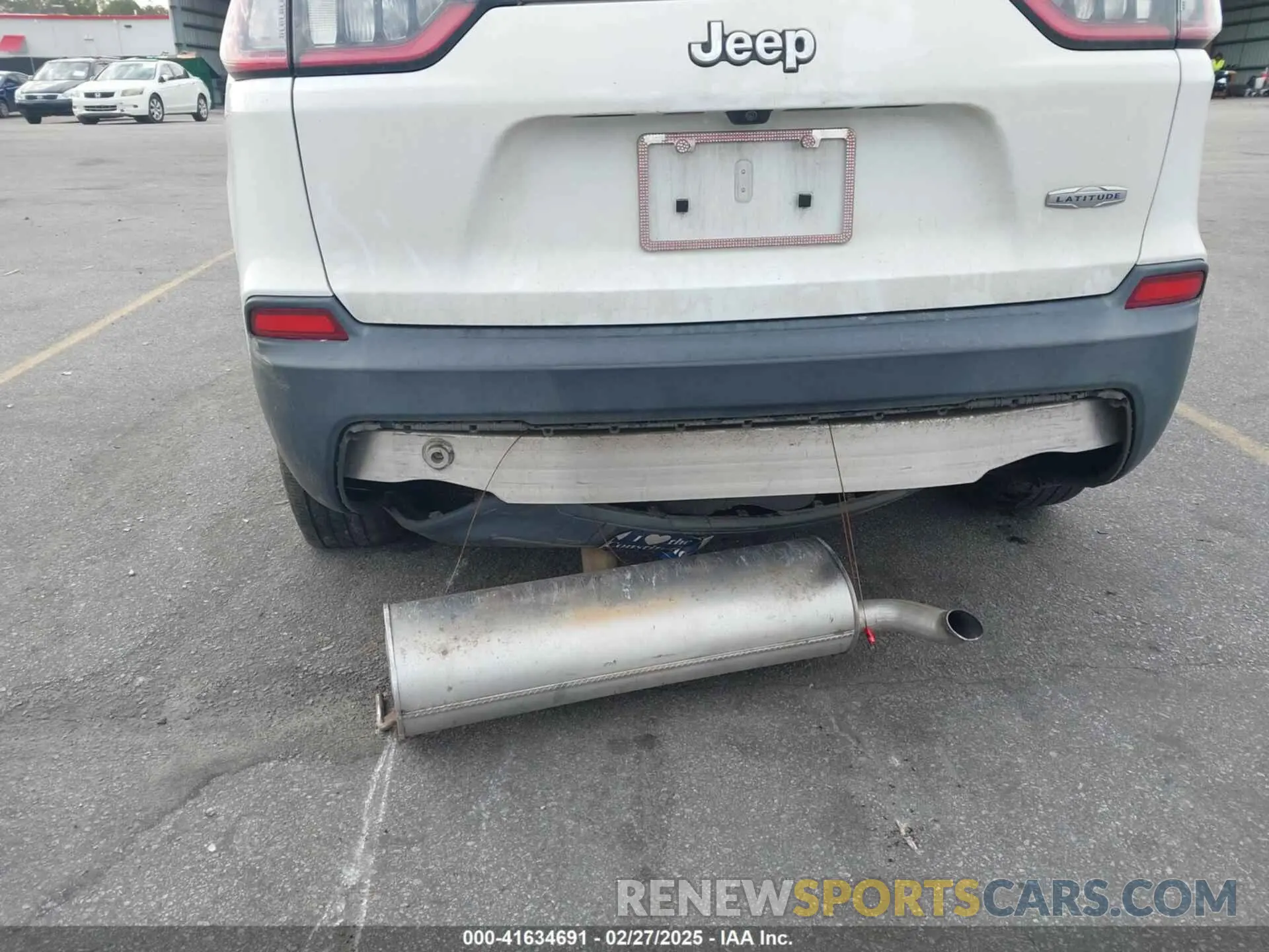 17 Photograph of a damaged car 1C4PJLCB5LD618650 JEEP CHEROKEE 2020