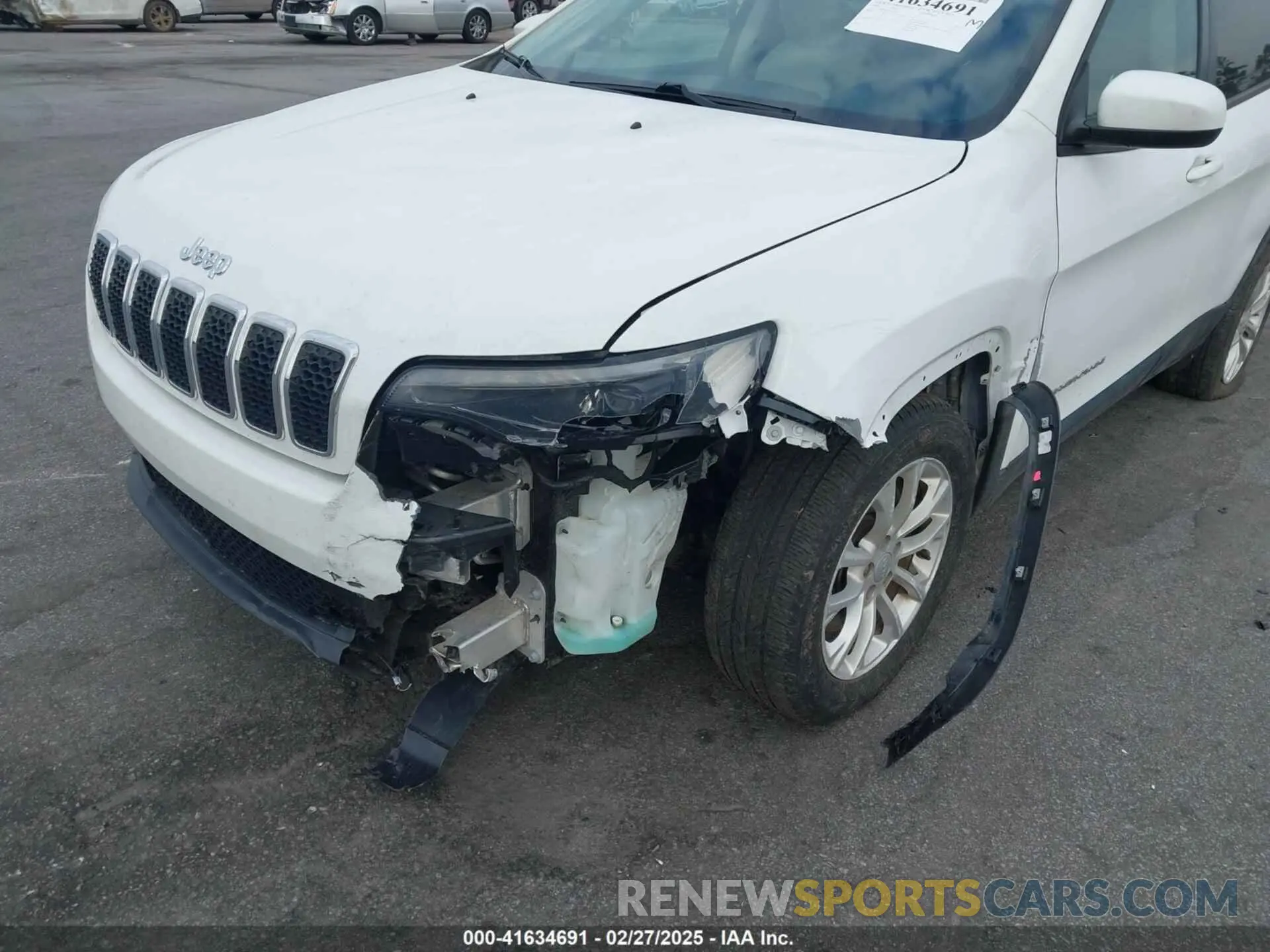 6 Photograph of a damaged car 1C4PJLCB5LD618650 JEEP CHEROKEE 2020