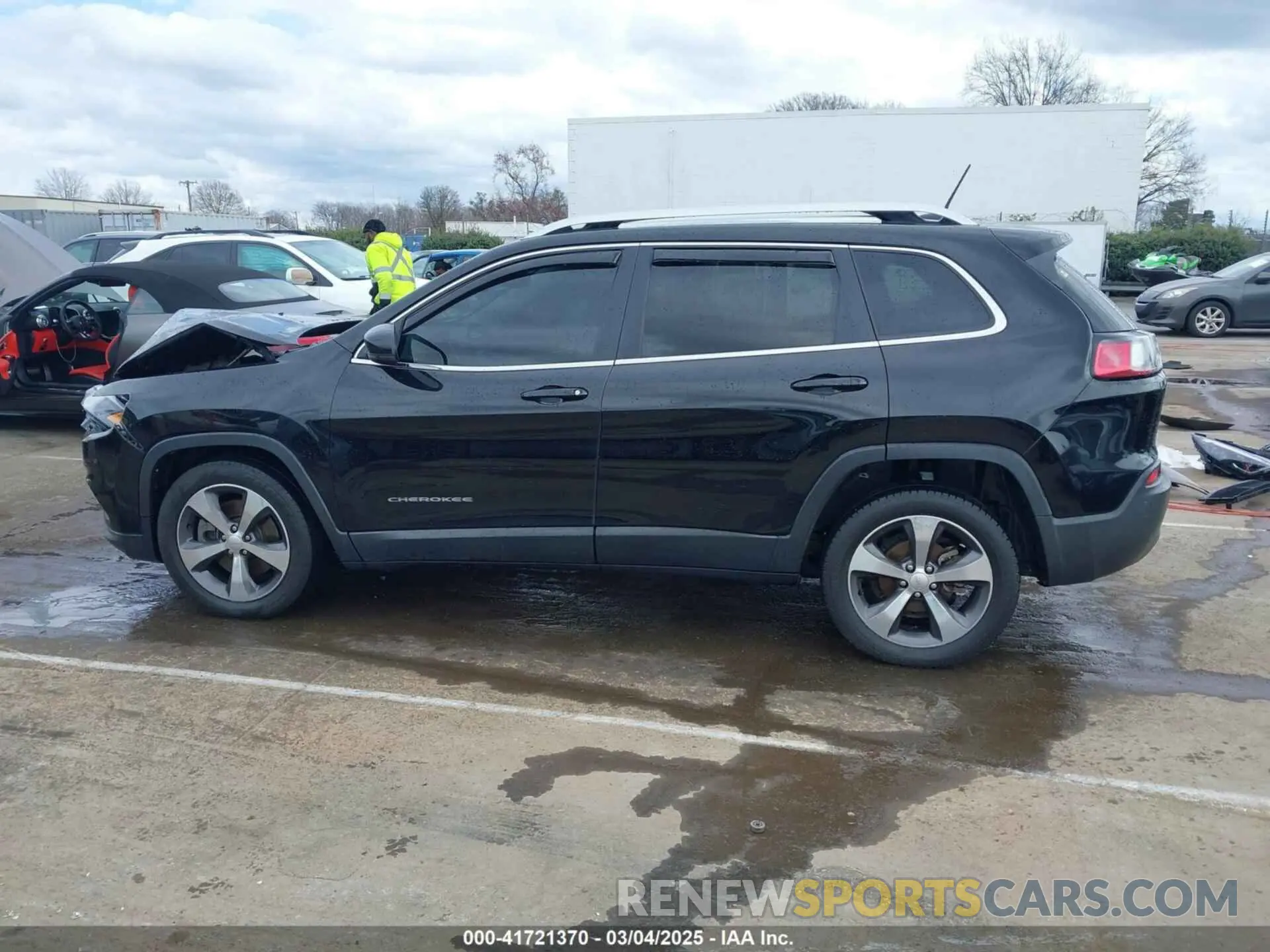14 Photograph of a damaged car 1C4PJLDB0LD560770 JEEP CHEROKEE 2020