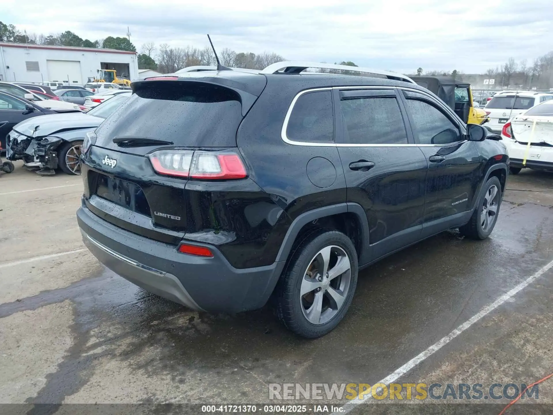 4 Photograph of a damaged car 1C4PJLDB0LD560770 JEEP CHEROKEE 2020