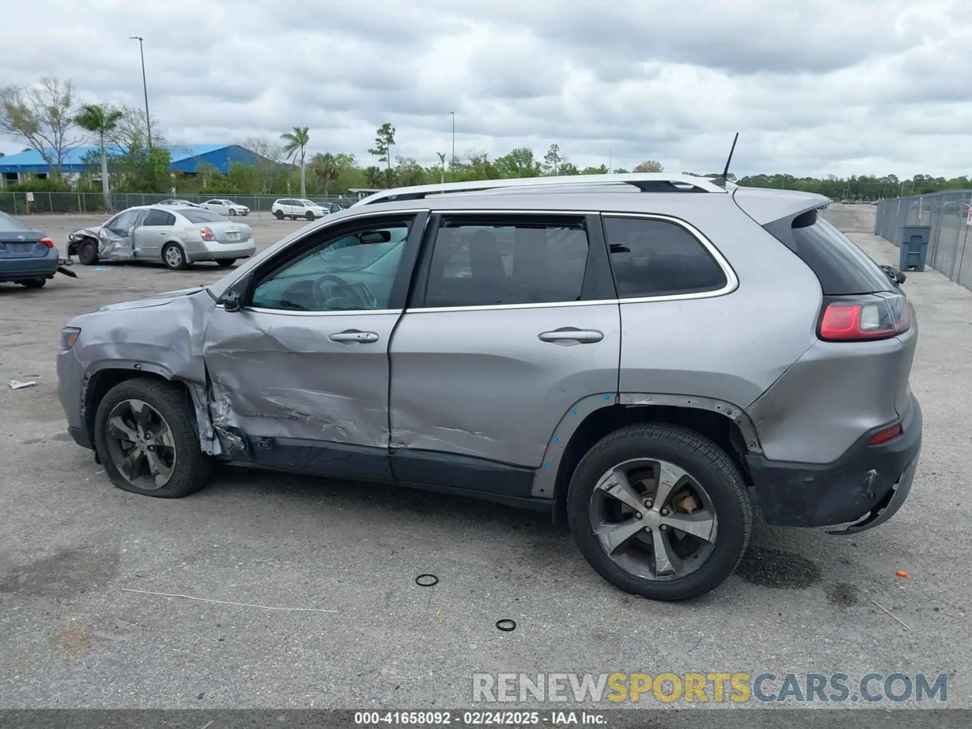 6 Photograph of a damaged car 1C4PJLDB2LD560723 JEEP CHEROKEE 2020
