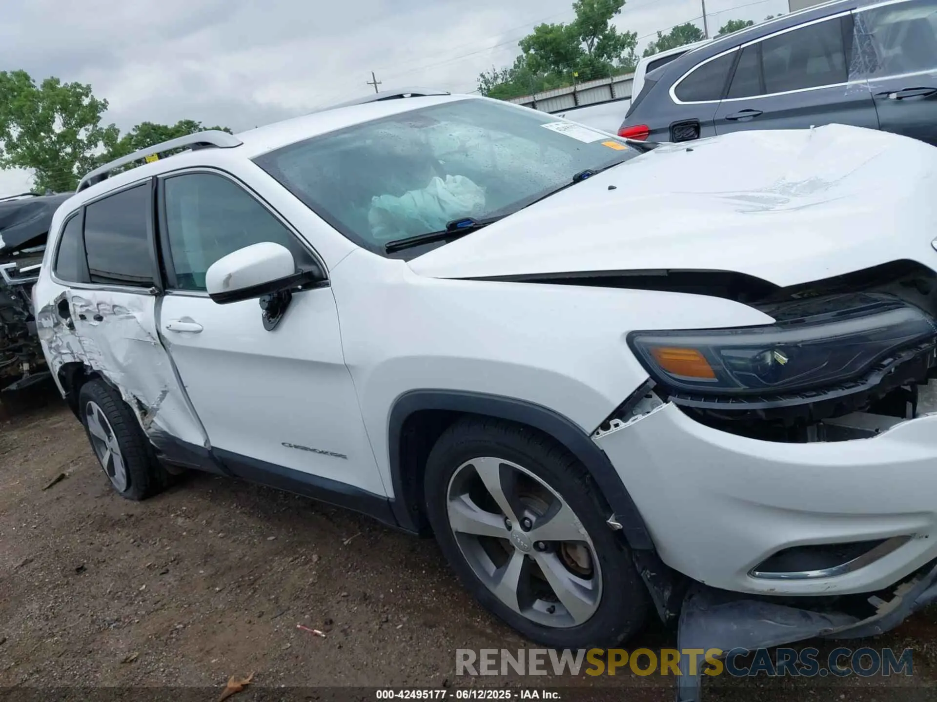 14 Photograph of a damaged car 1C4PJLDB3LD643254 JEEP CHEROKEE 2020