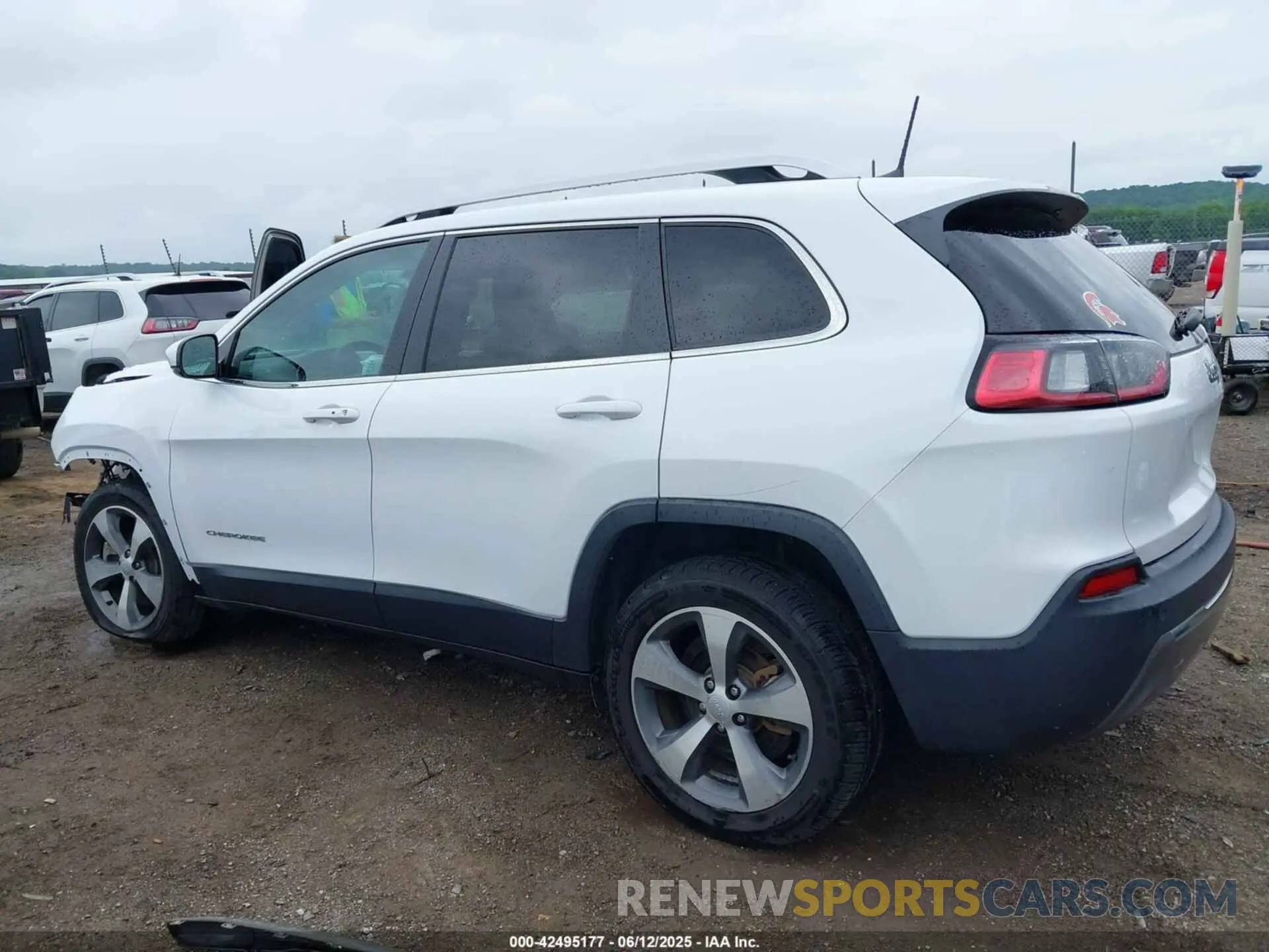 15 Photograph of a damaged car 1C4PJLDB3LD643254 JEEP CHEROKEE 2020