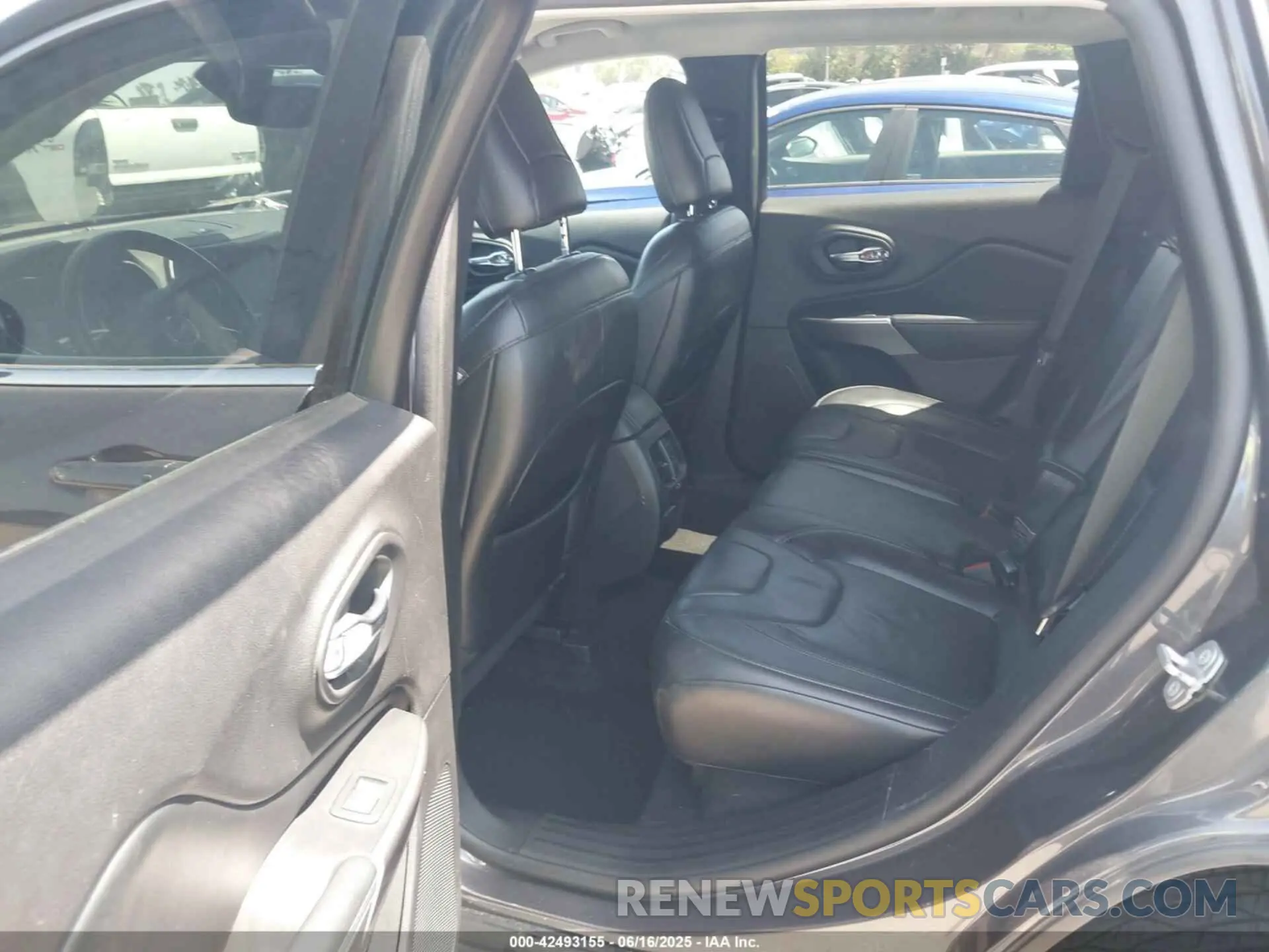 8 Photograph of a damaged car 1C4PJLDB6LD582255 JEEP CHEROKEE 2020