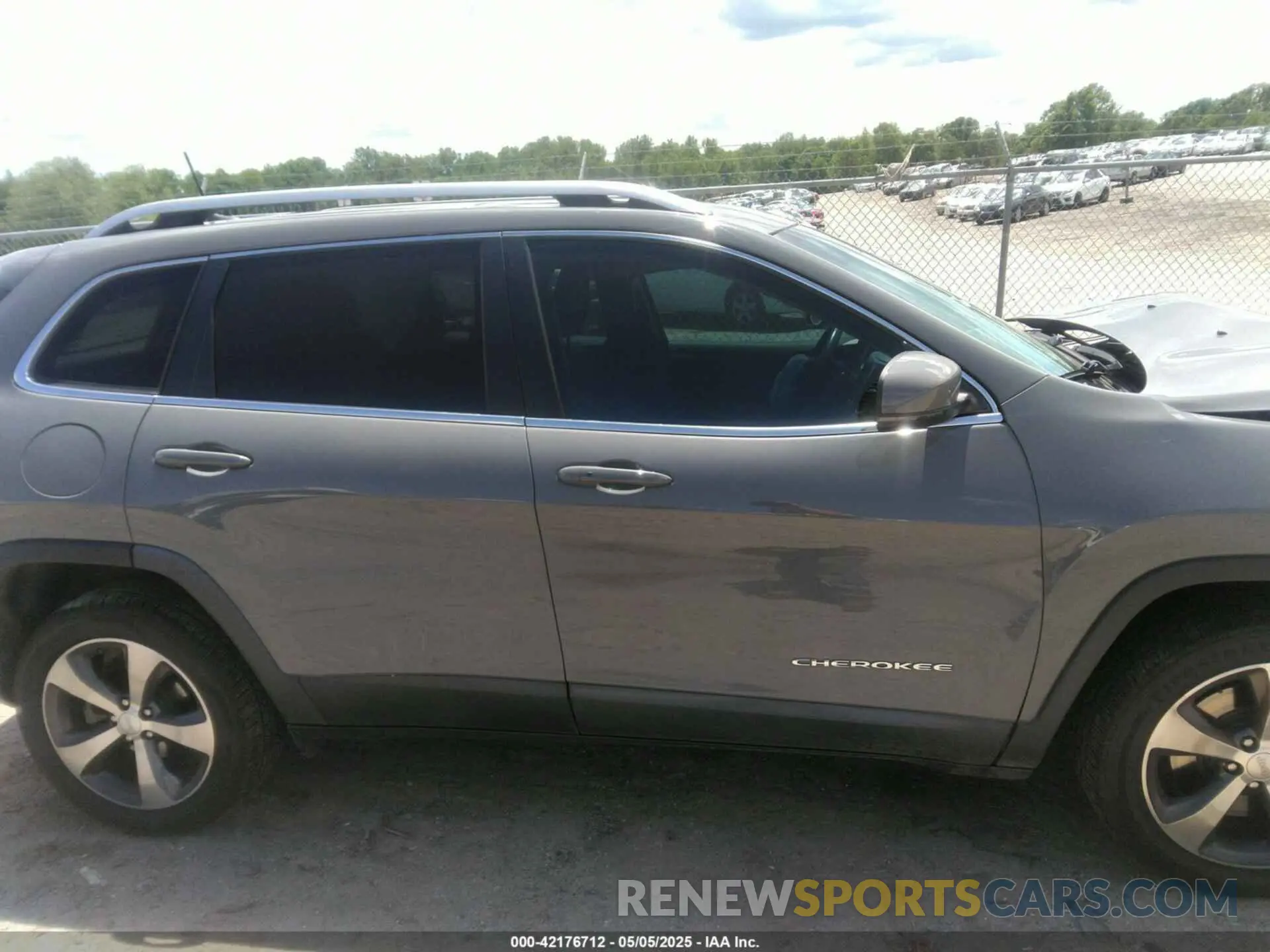 13 Photograph of a damaged car 1C4PJLDN4LD552066 JEEP CHEROKEE 2020