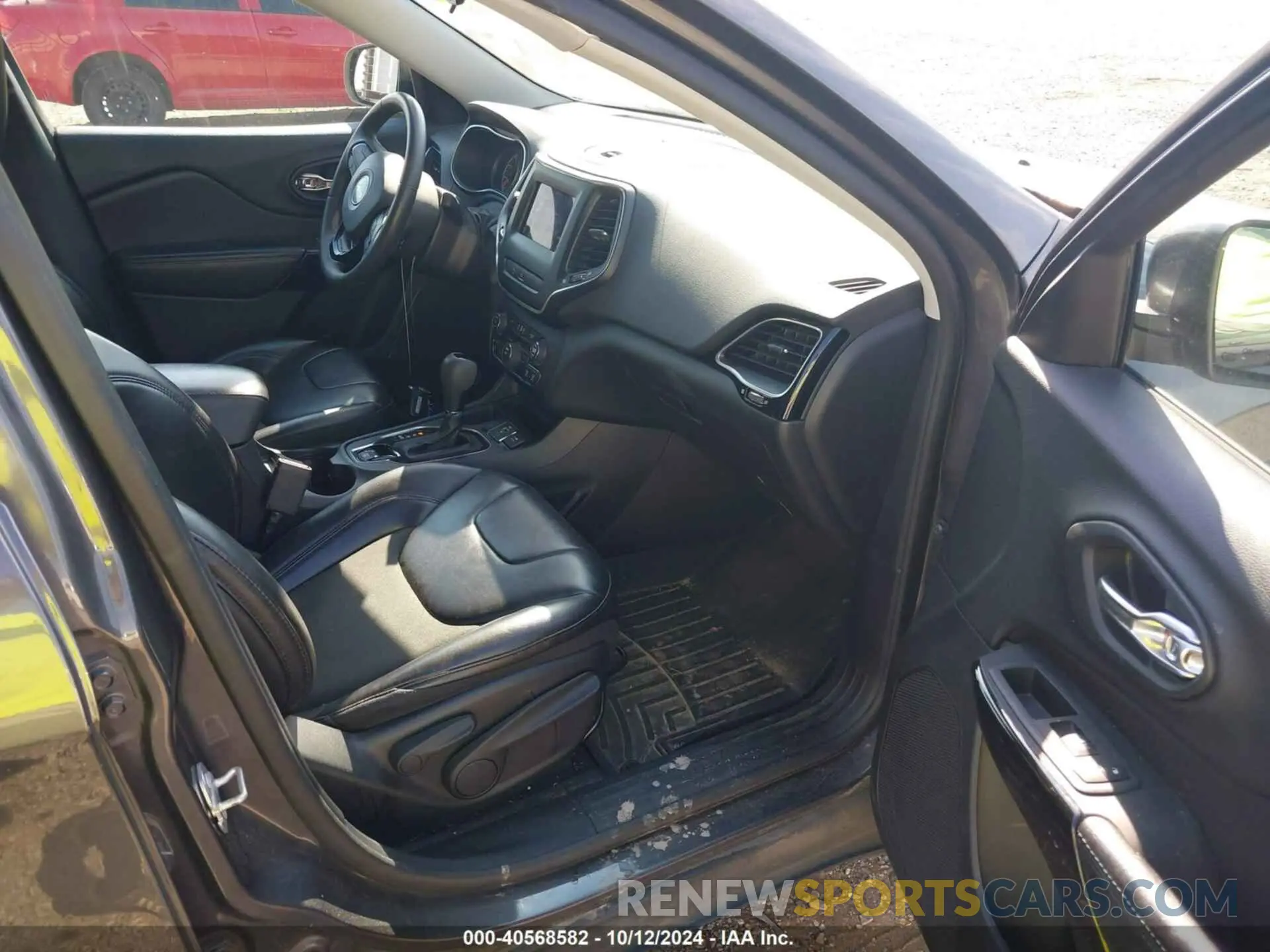 5 Photograph of a damaged car 1C4PJLLB0LD581586 JEEP CHEROKEE 2020
