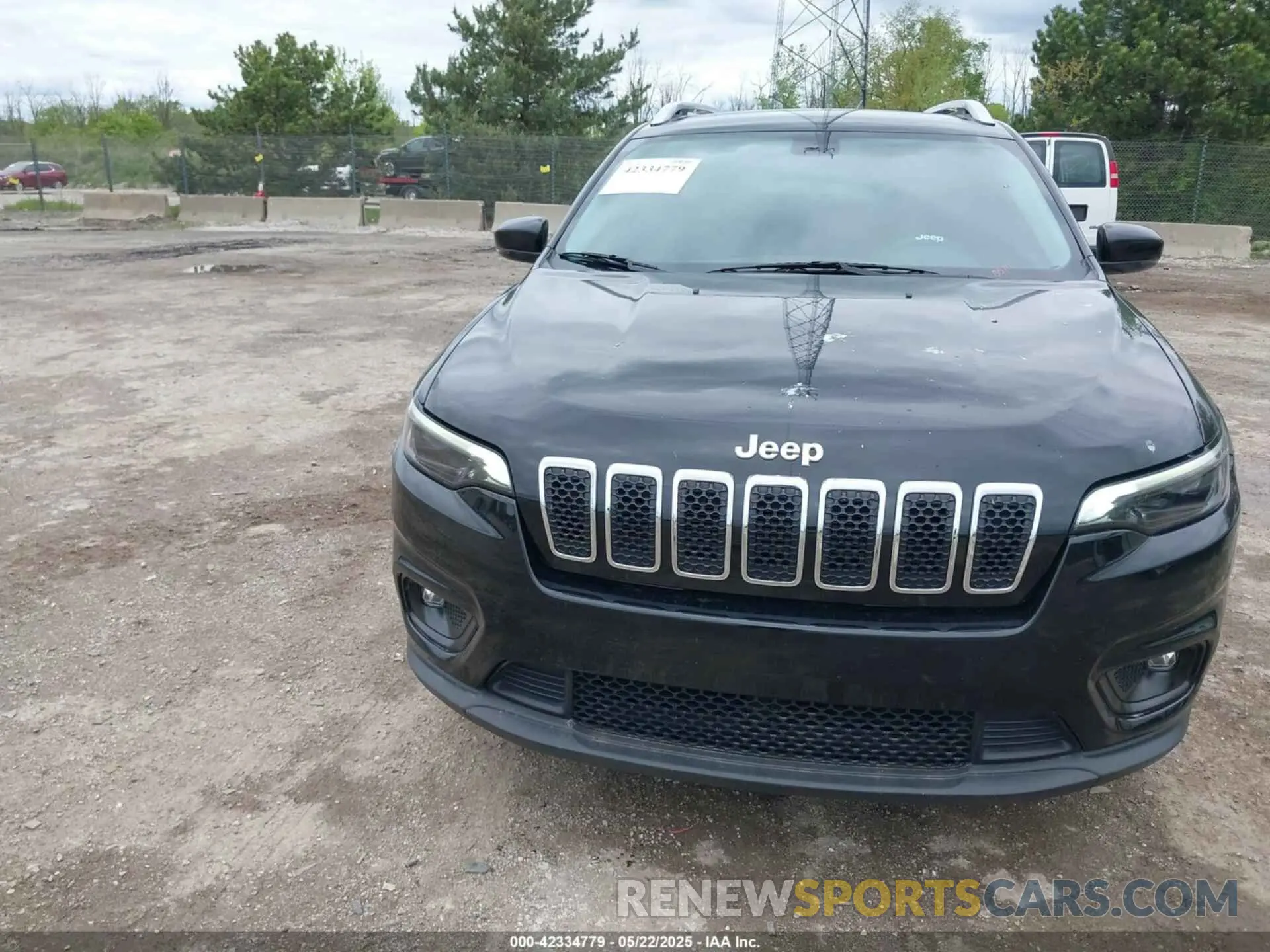 13 Photograph of a damaged car 1C4PJLLB6LD596142 JEEP CHEROKEE 2020