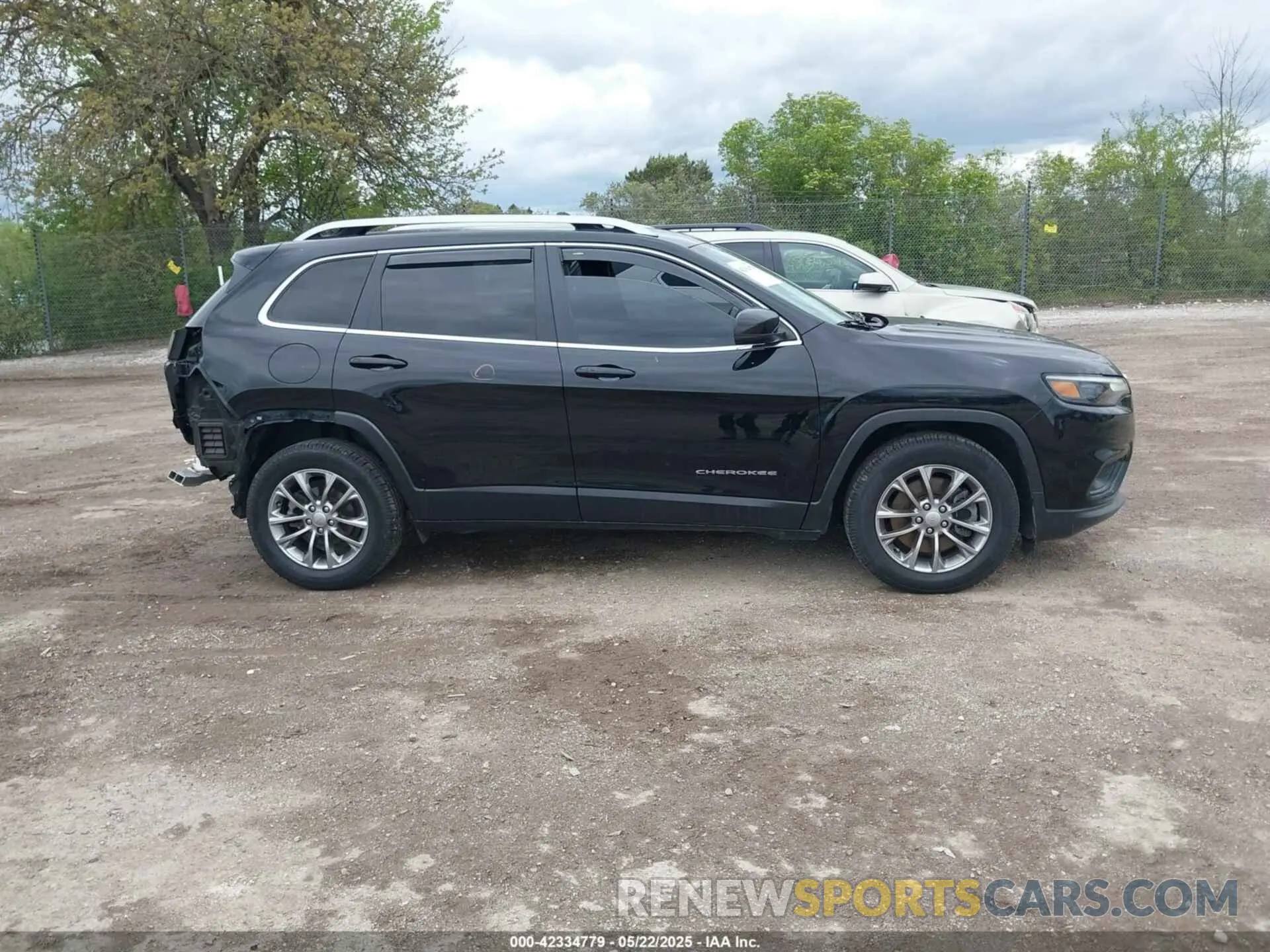 14 Photograph of a damaged car 1C4PJLLB6LD596142 JEEP CHEROKEE 2020