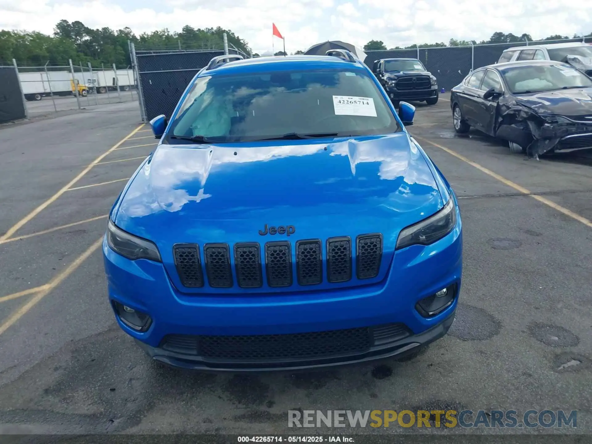 12 Photograph of a damaged car 1C4PJLLB9LD585653 JEEP CHEROKEE 2020