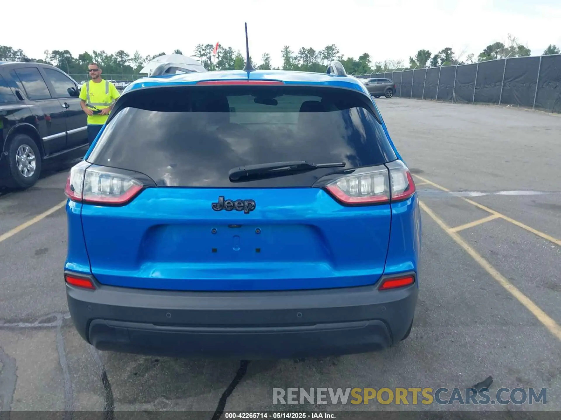 16 Photograph of a damaged car 1C4PJLLB9LD585653 JEEP CHEROKEE 2020