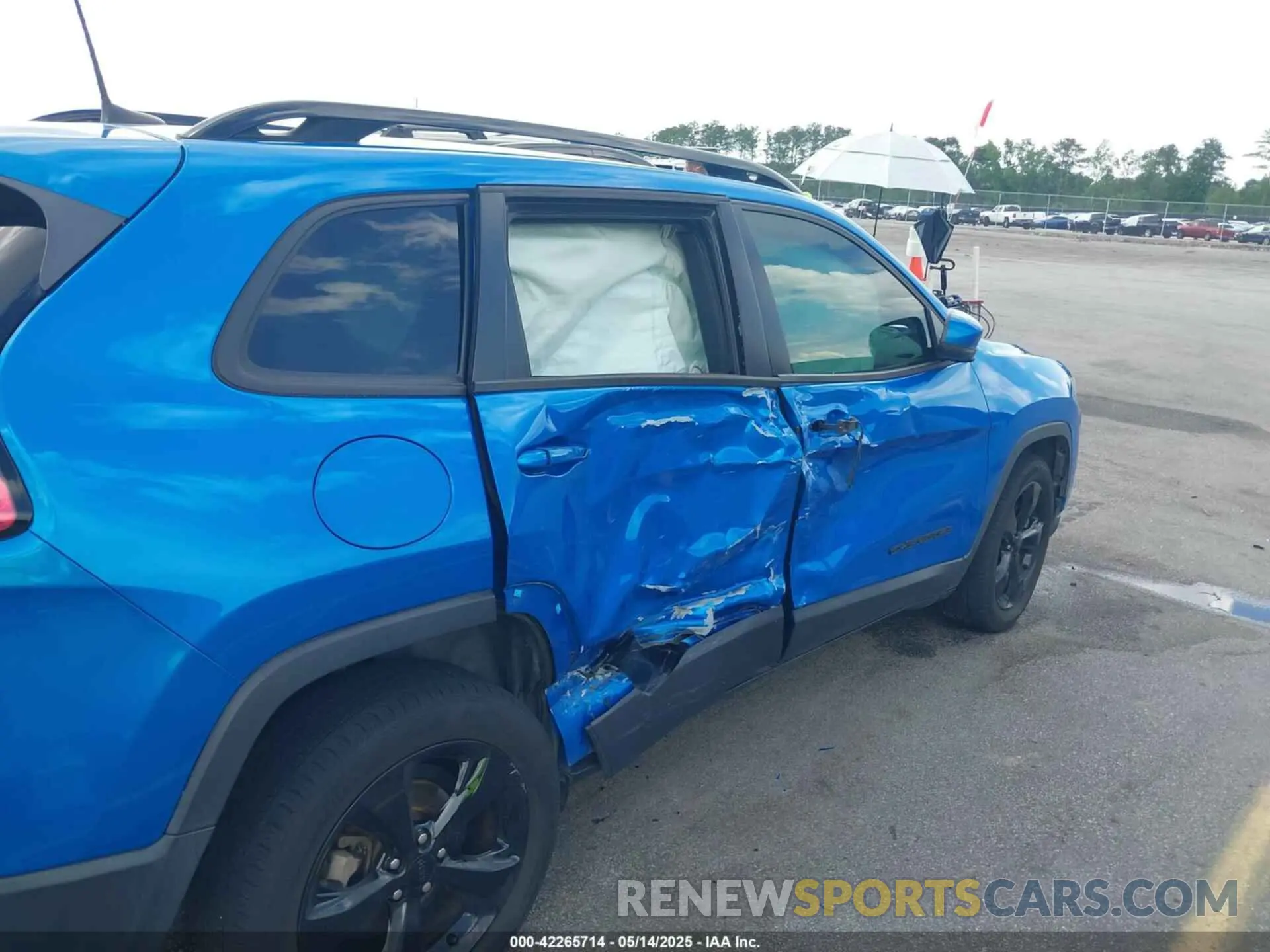 6 Photograph of a damaged car 1C4PJLLB9LD585653 JEEP CHEROKEE 2020