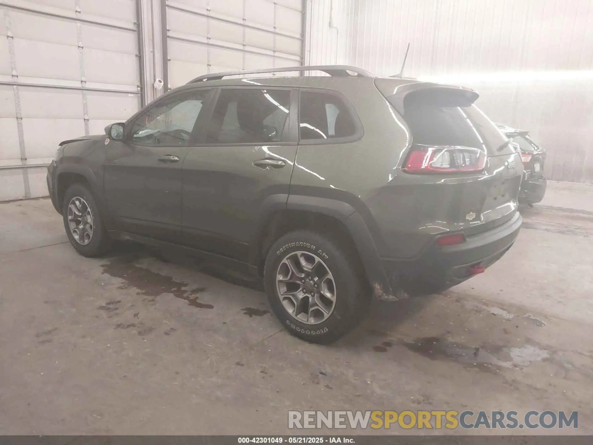 3 Photograph of a damaged car 1C4PJMBX1LD563925 JEEP CHEROKEE 2020